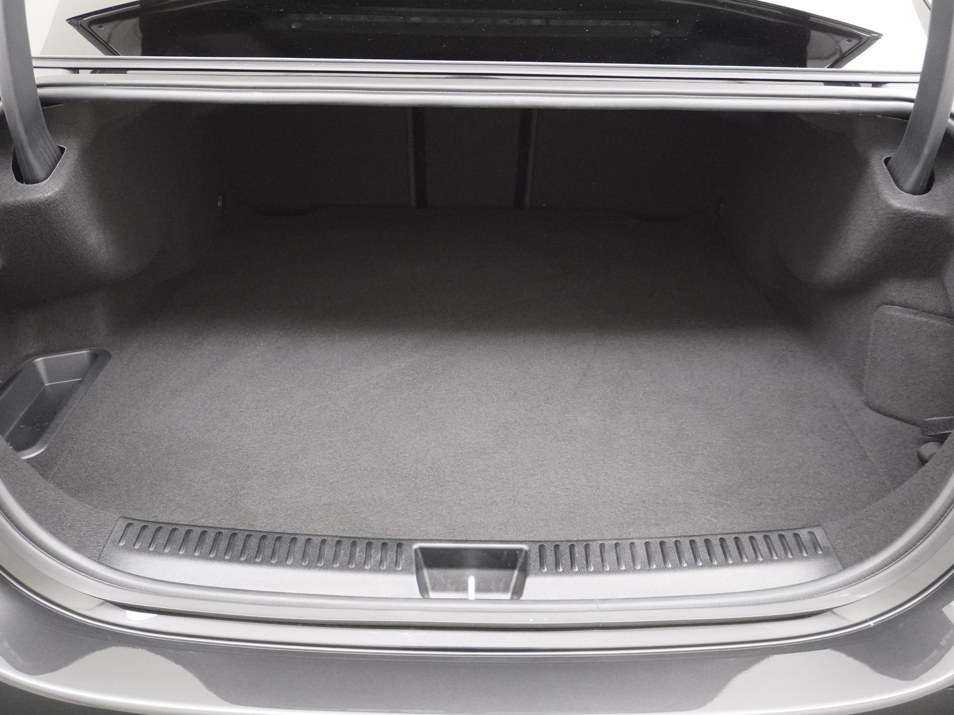 Mercedes-Benz E-Klasse 400 e 4MATIC AMG Line 17