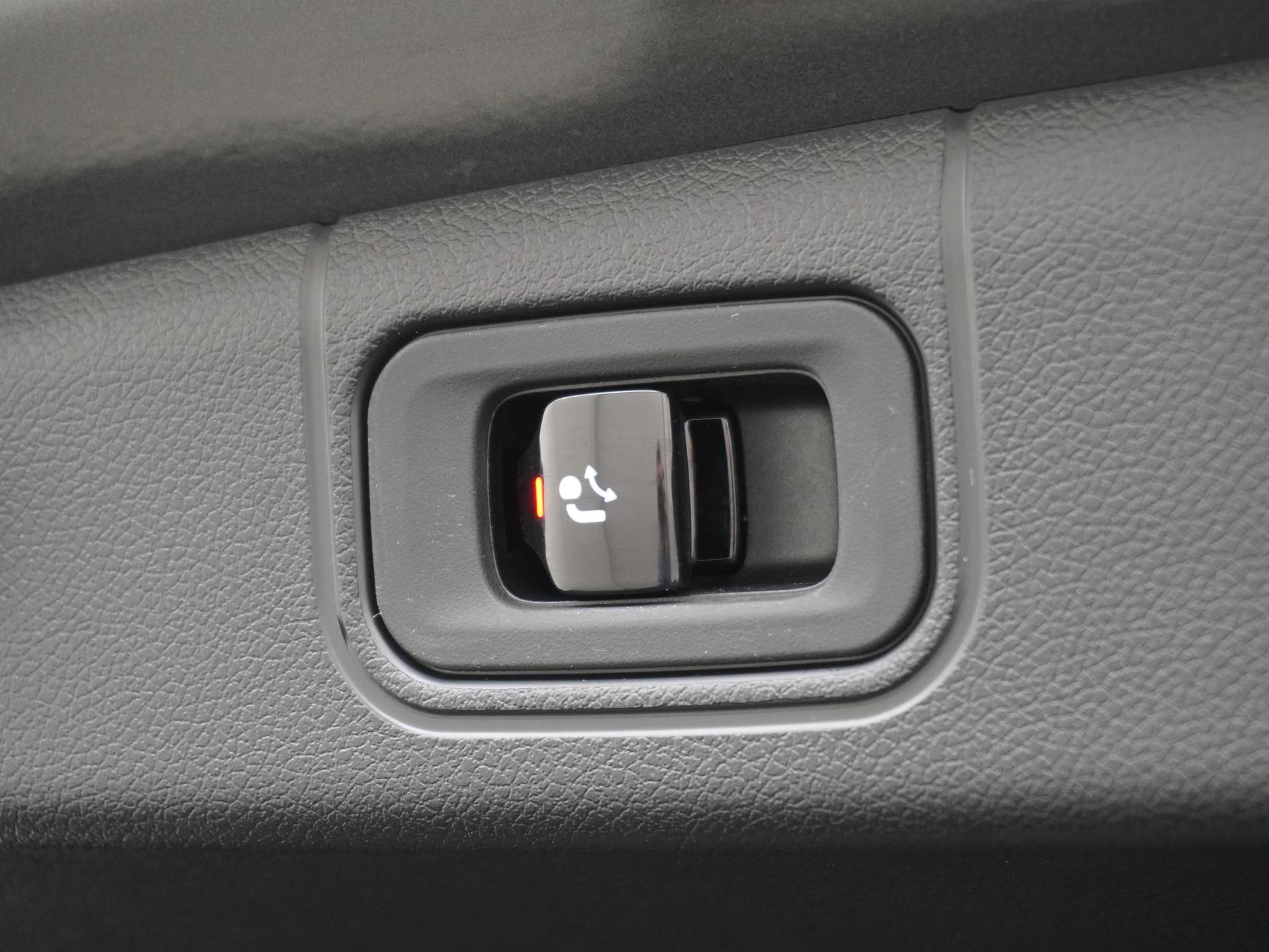 Mercedes-Benz E-Klasse 400 e 4MATIC AMG Line 18