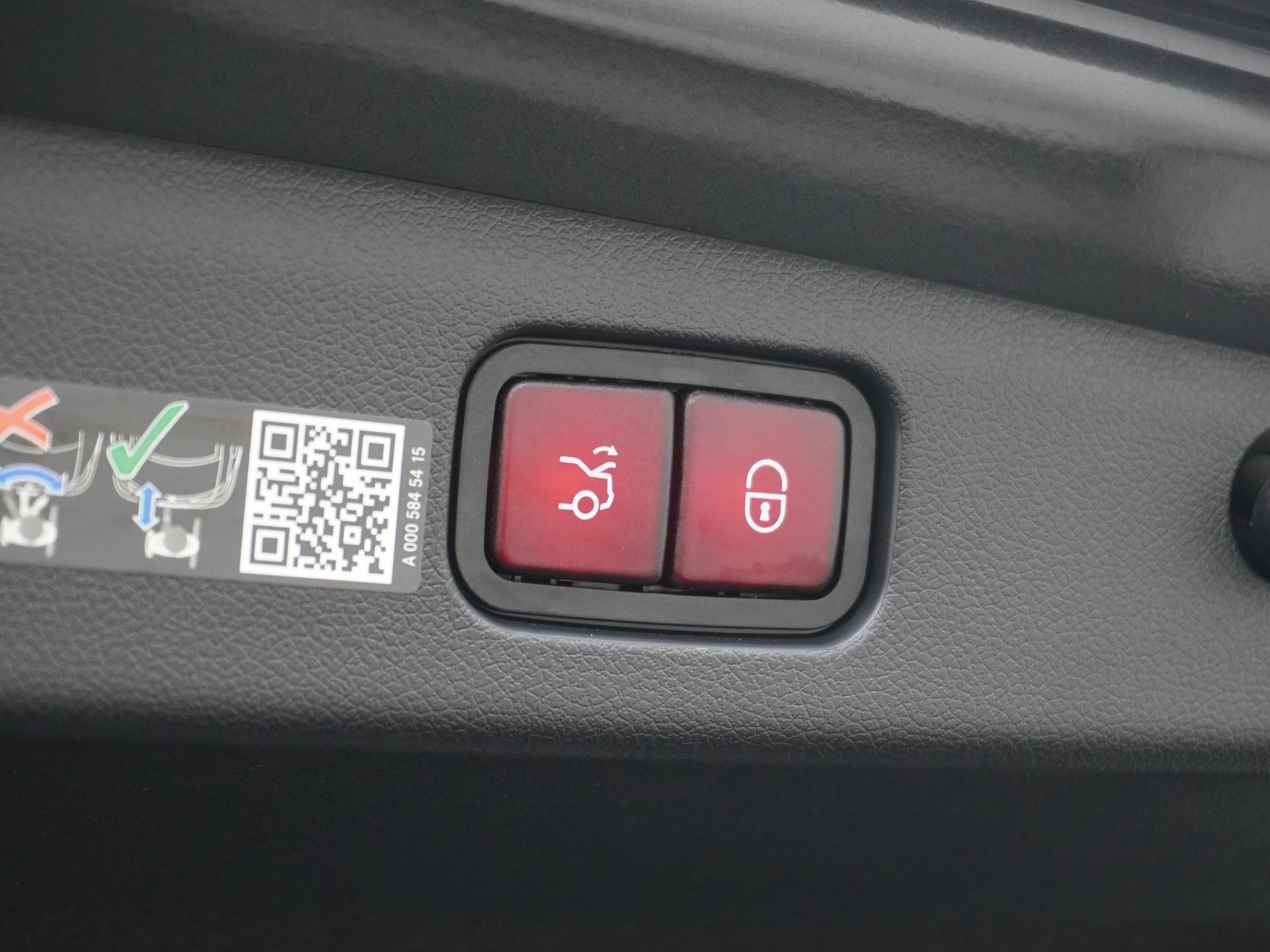 Mercedes-Benz E-Klasse 400 e 4MATIC AMG Line 19