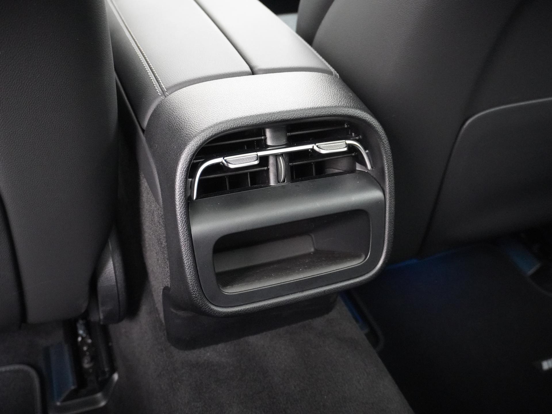 Mercedes-Benz E-Klasse 400 e 4MATIC AMG Line 28