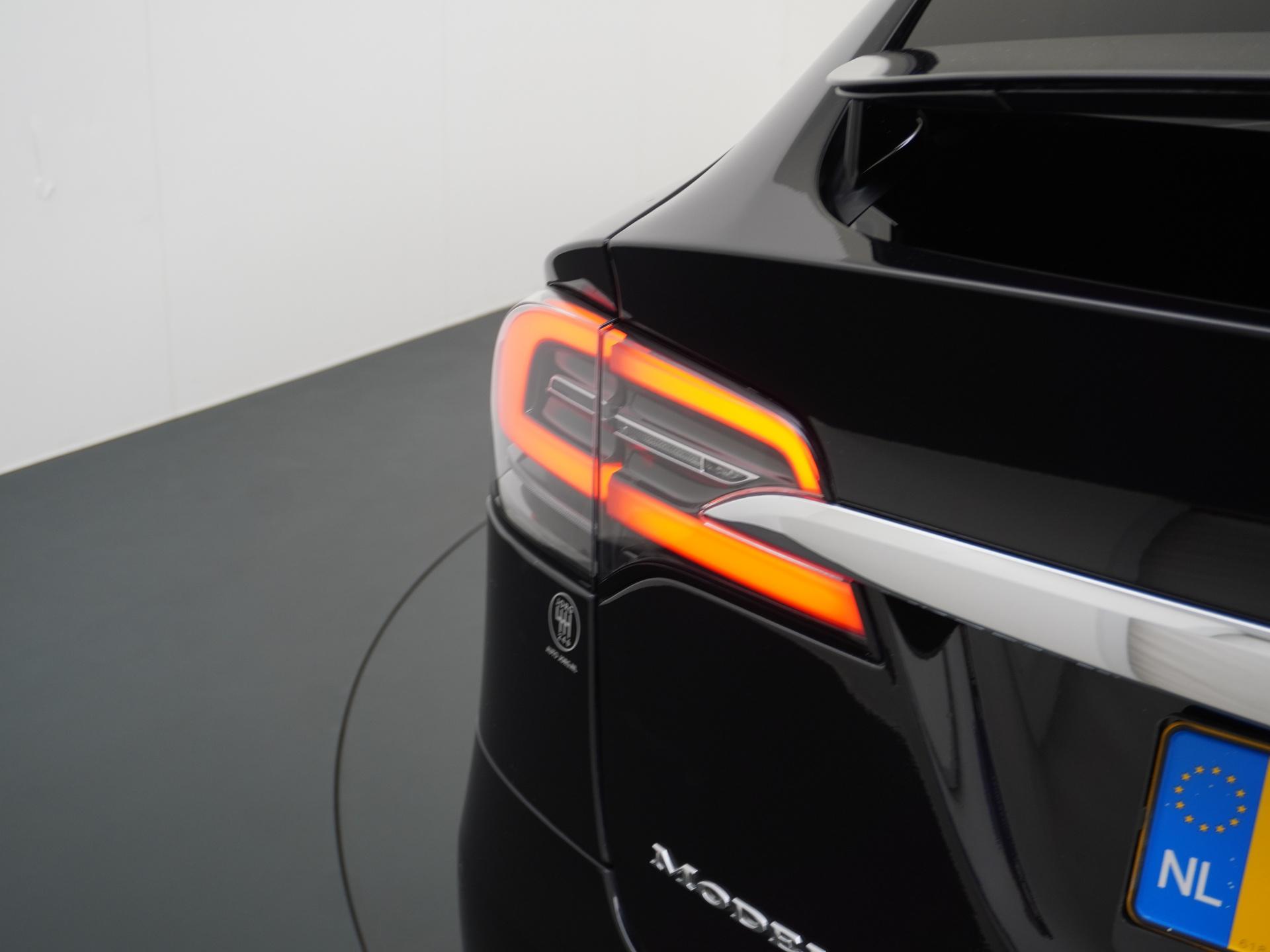 Tesla Model X 100D 10