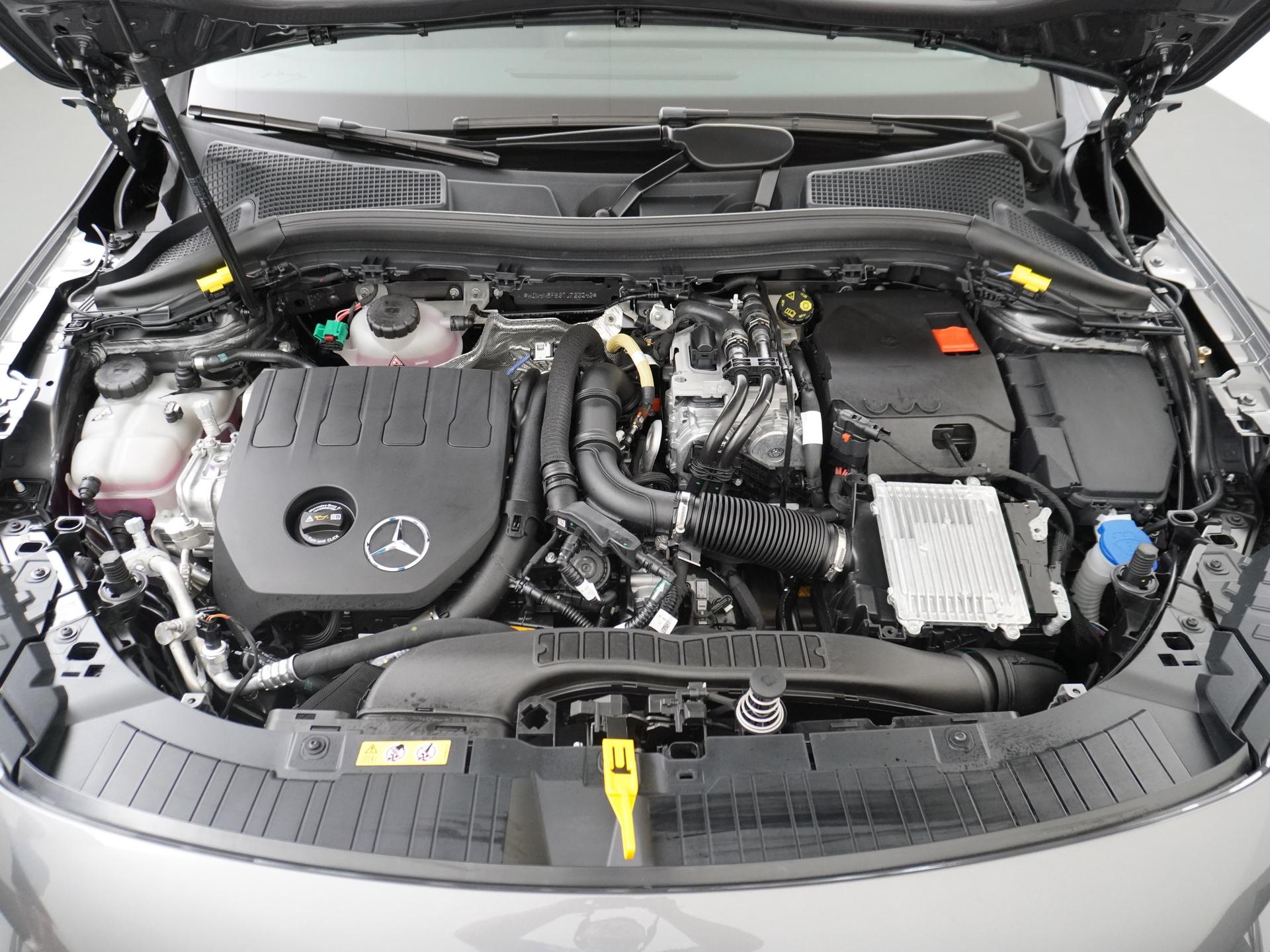 Mercedes-Benz GLA 250 e Business Solution AMG 20