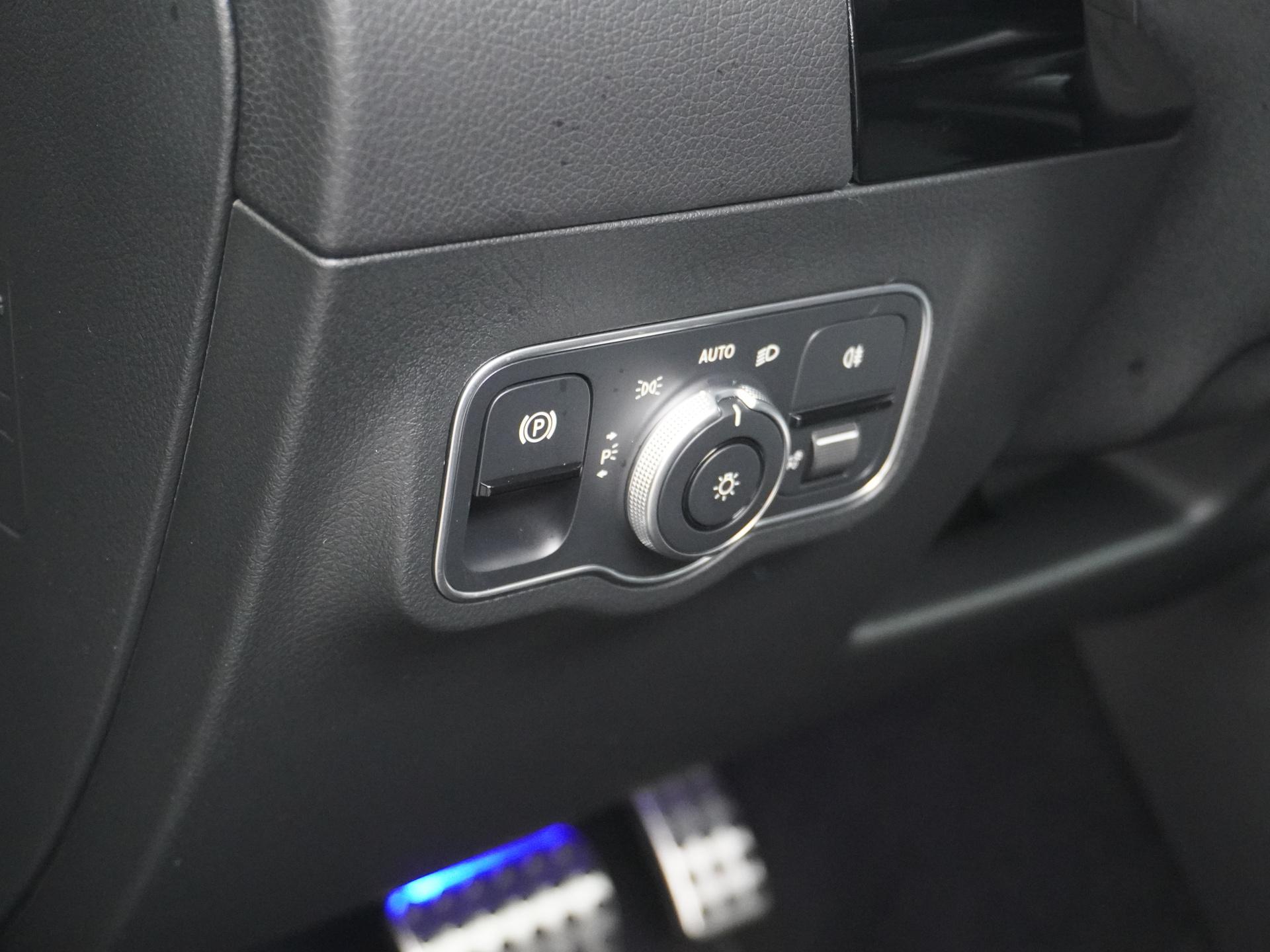 Mercedes-Benz GLA 250 e Business Solution AMG 28