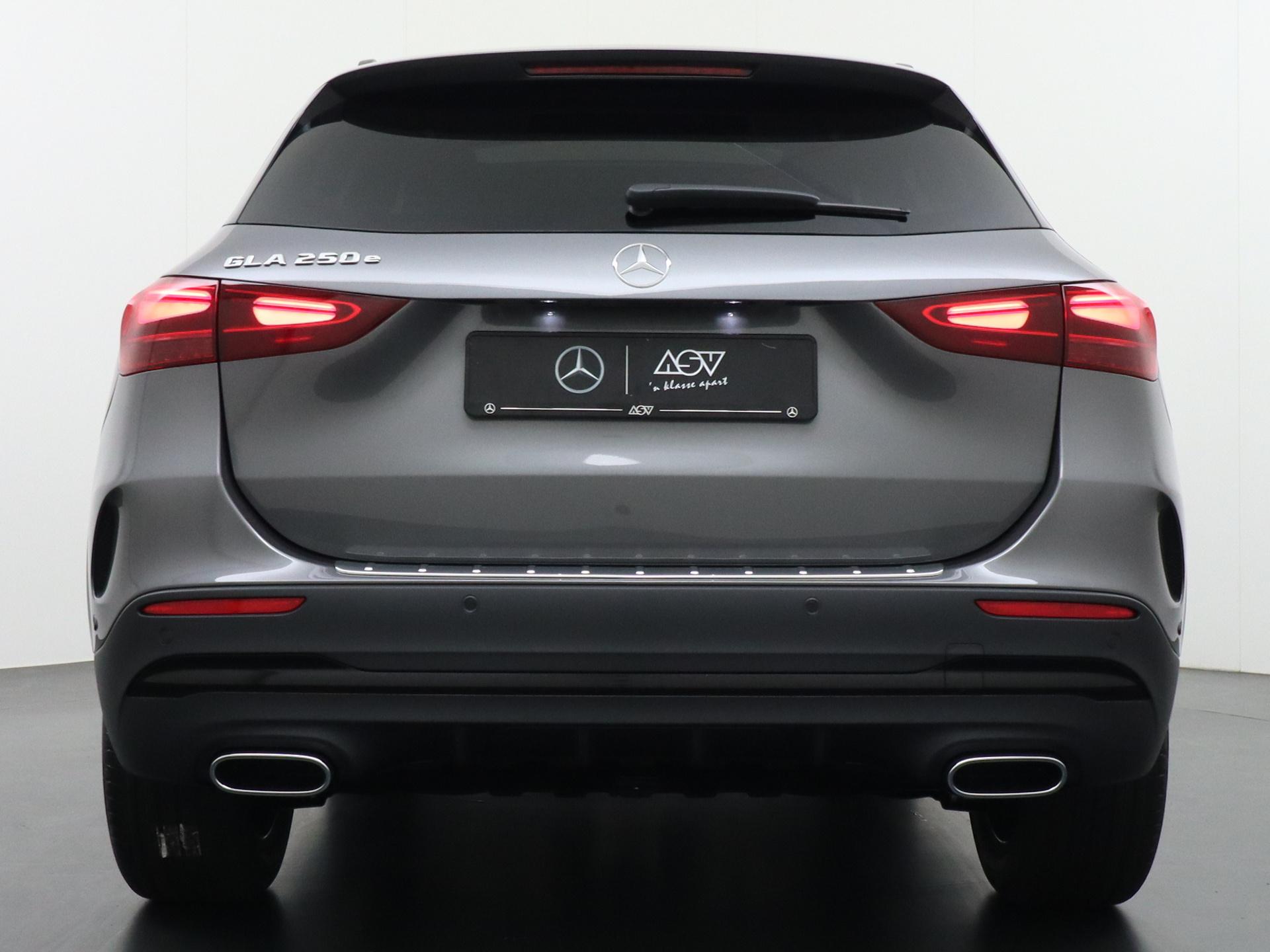 Mercedes-Benz GLA 250 e Business Solution AMG 6