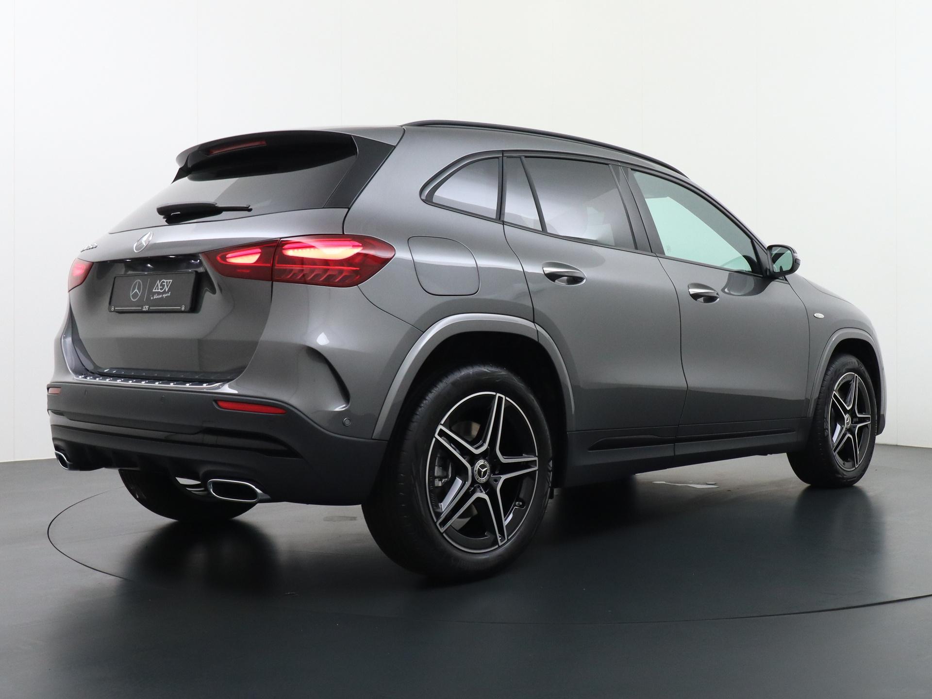 Mercedes-Benz GLA 250 e Business Solution AMG 8