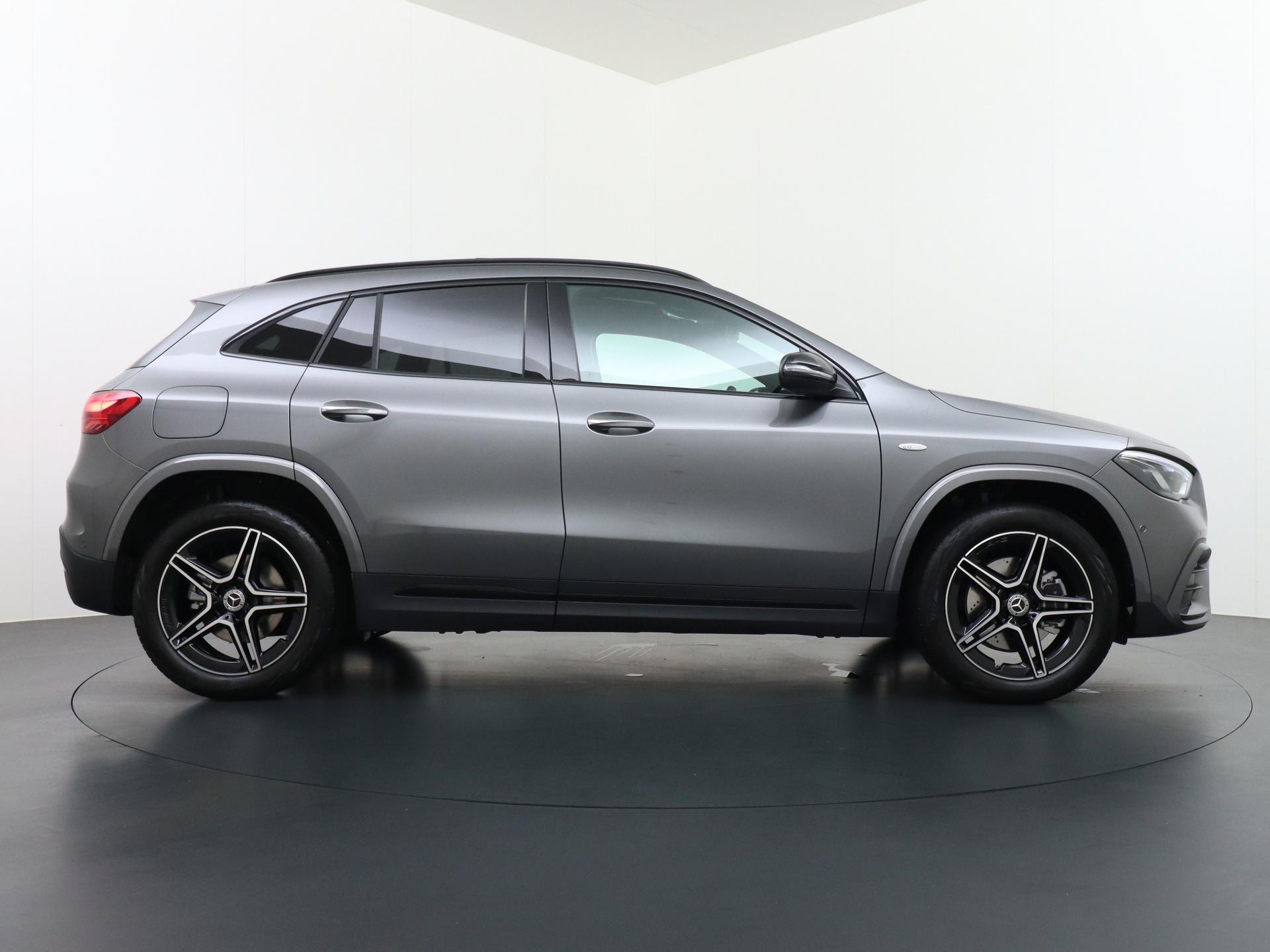 Mercedes-Benz GLA 250 e Business Solution AMG 9