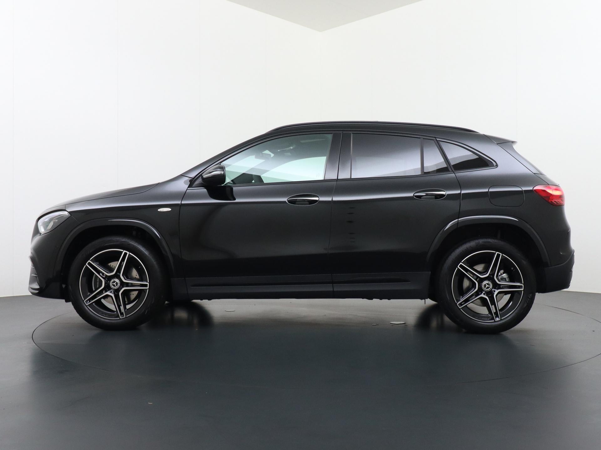 Mercedes-Benz GLA 250 e Business Solution AMG 1