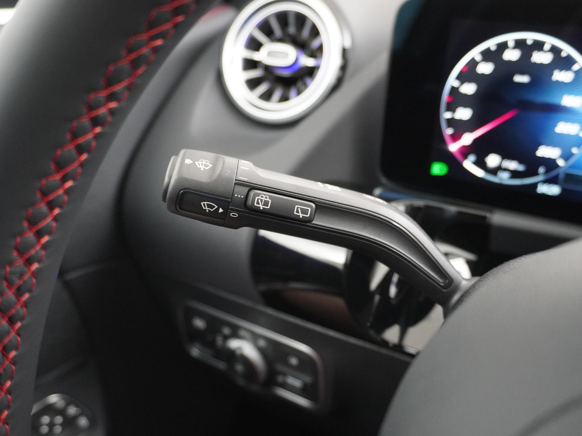 Mercedes-Benz GLA 250 e Business Solution AMG 28