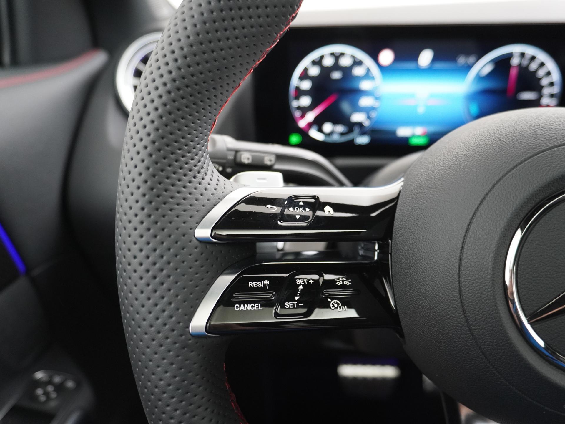 Mercedes-Benz GLA 250 e Business Solution AMG 30