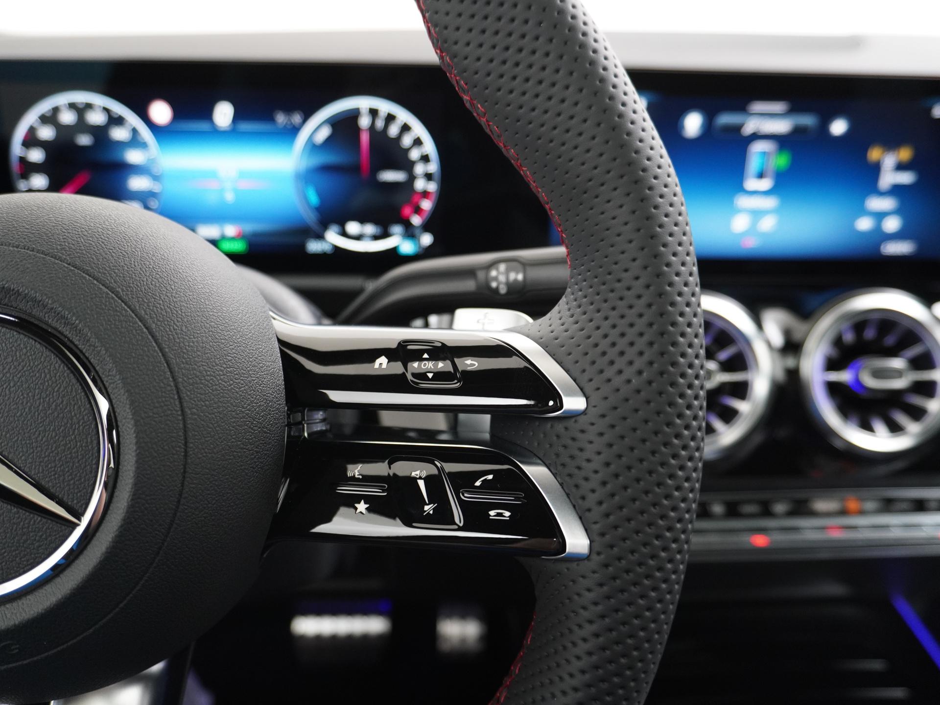 Mercedes-Benz GLA 250 e Business Solution AMG 31