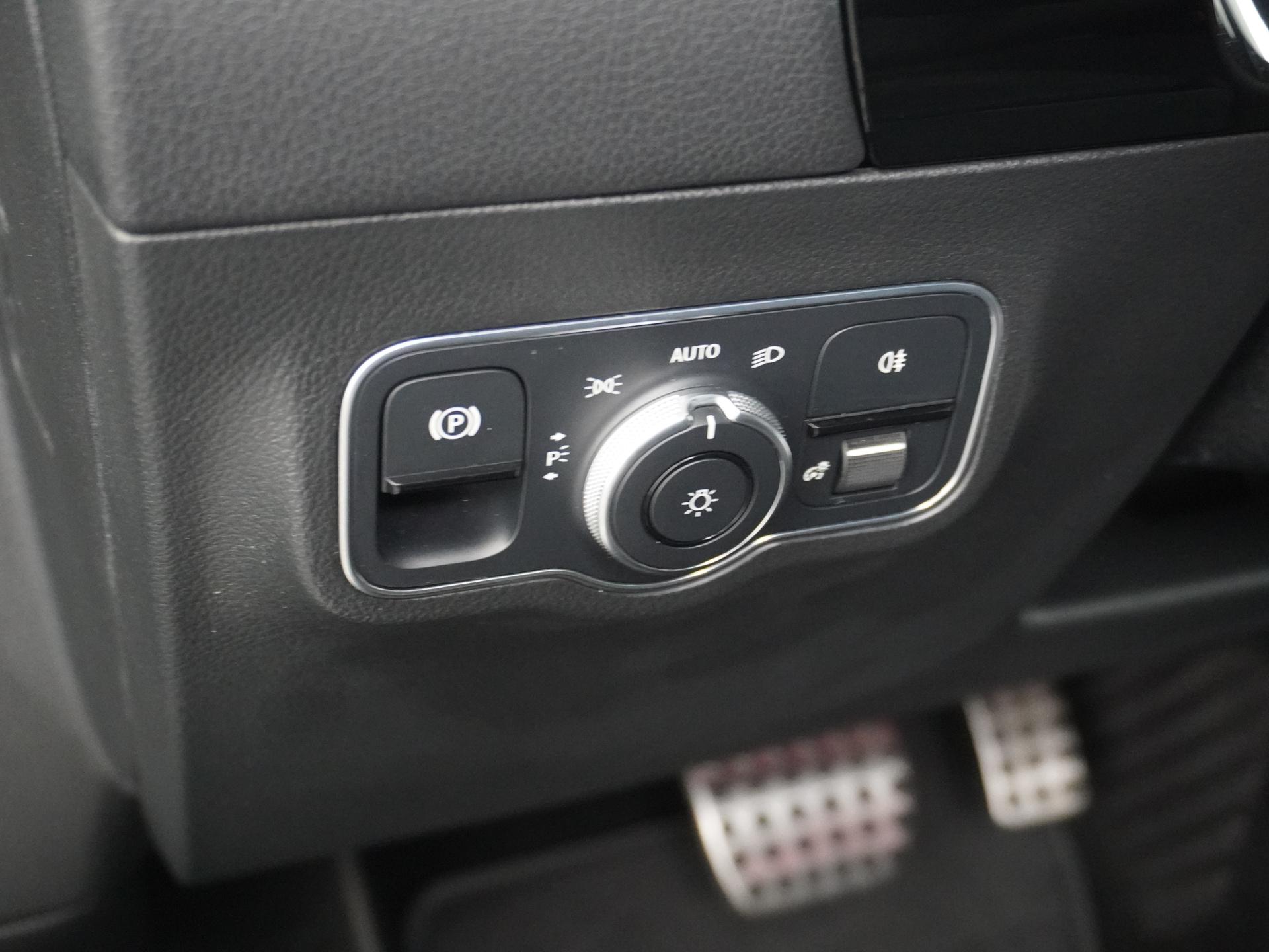 Mercedes-Benz GLA GLA 250e AMG-Line 17