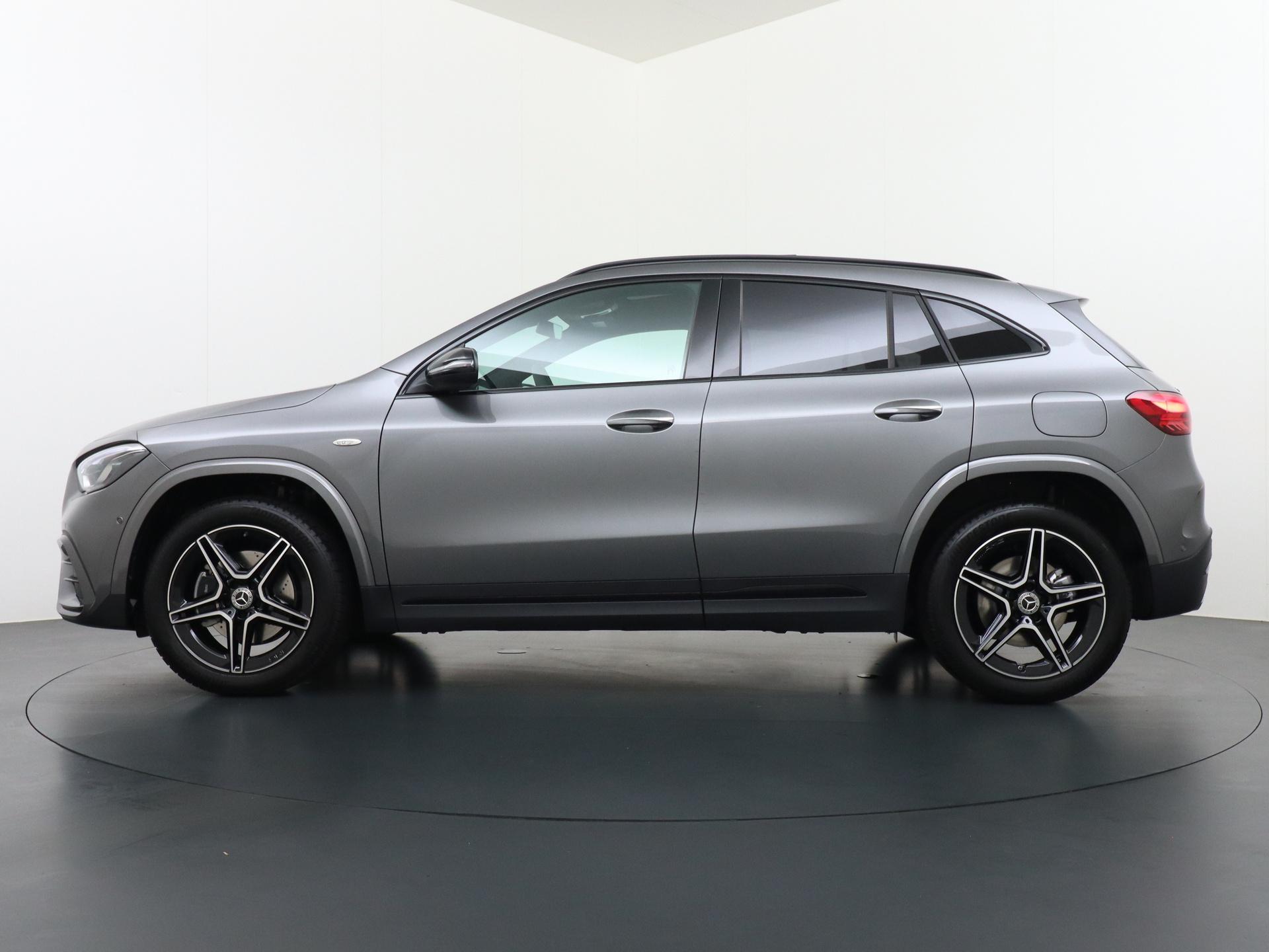 Mercedes-Benz GLA 250 e Business Solution AMG 1