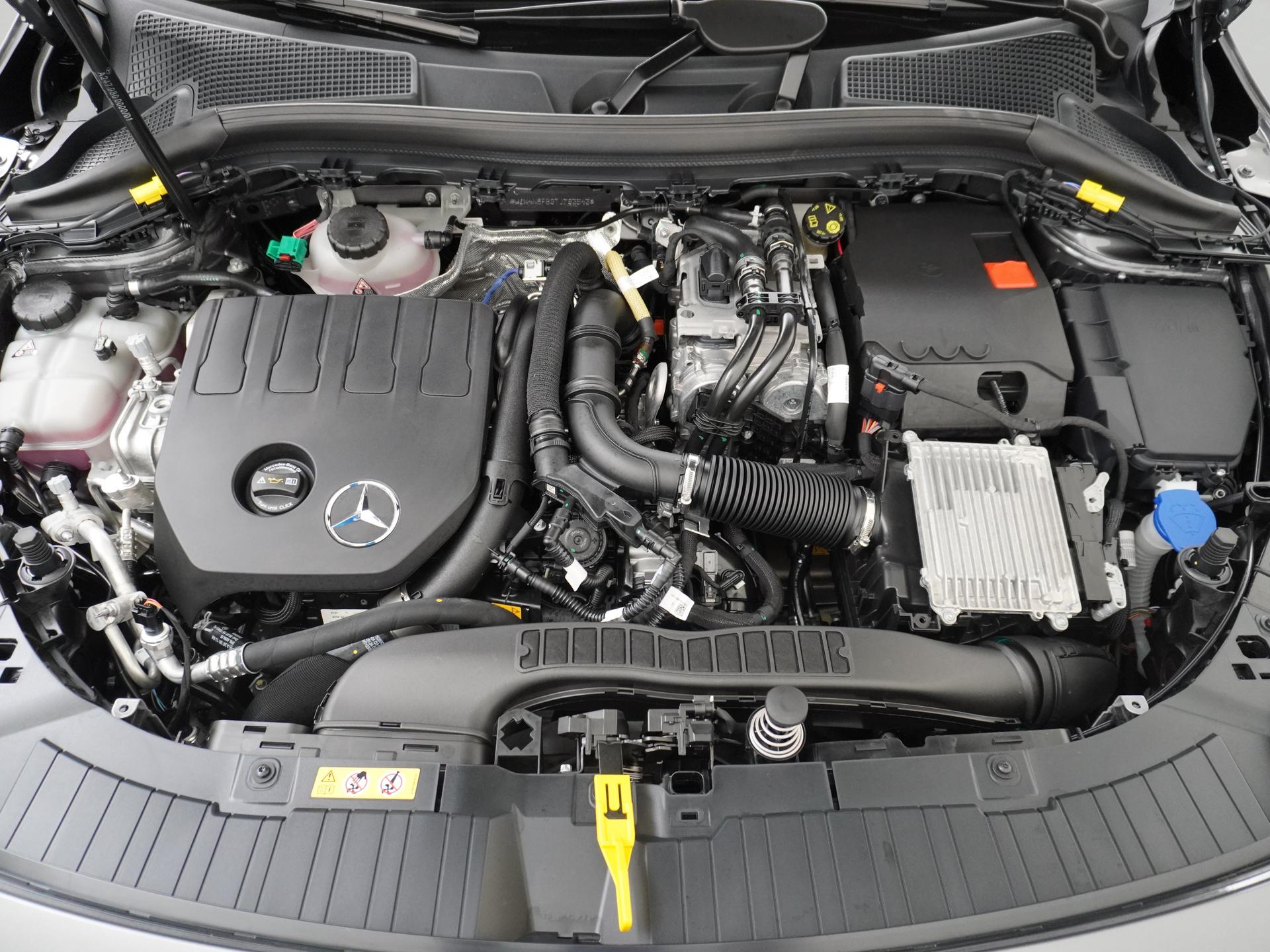 Mercedes-Benz GLA 250 e Business Solution AMG 18