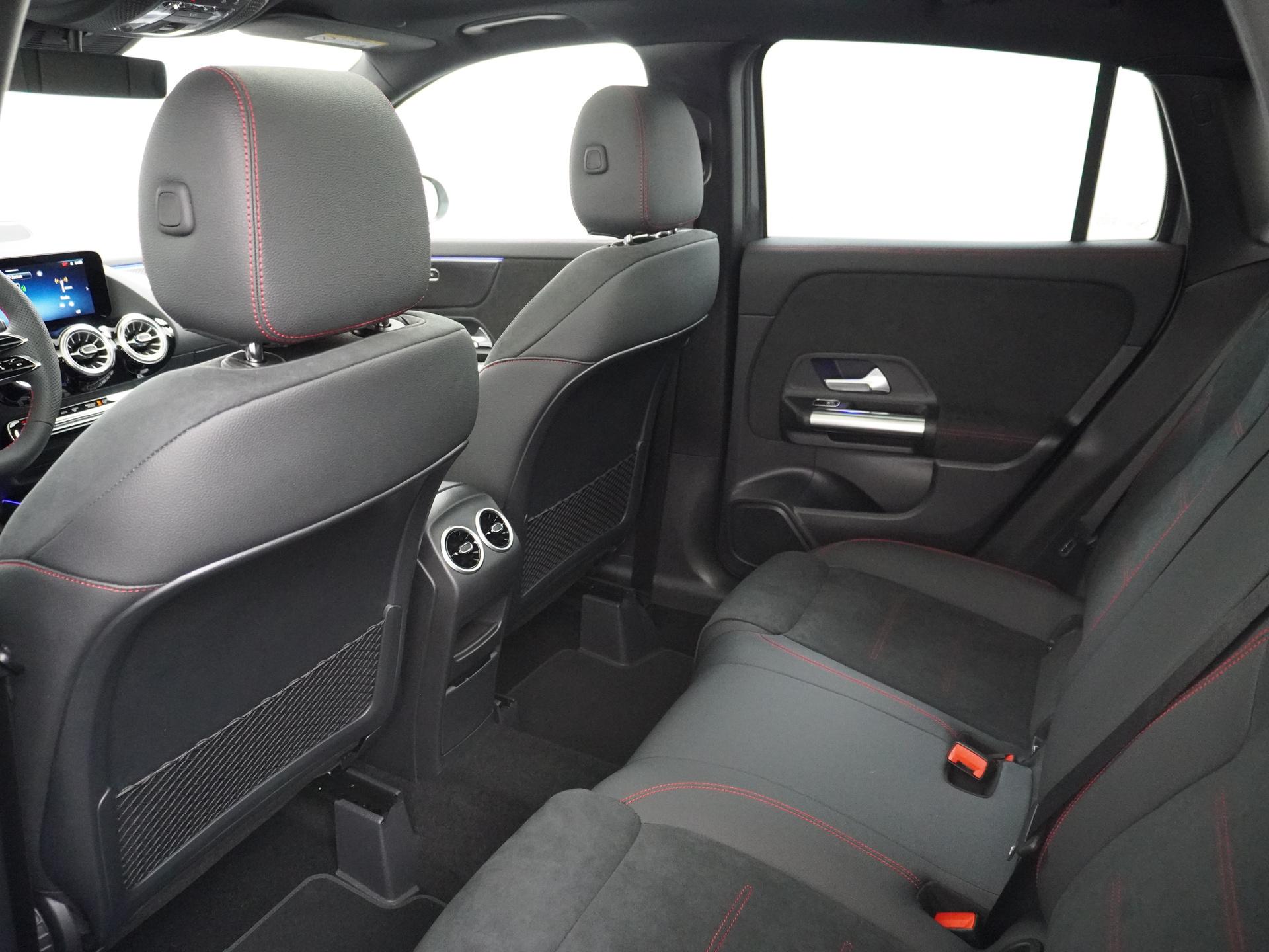 Mercedes-Benz GLA 250 e Business Solution AMG 23