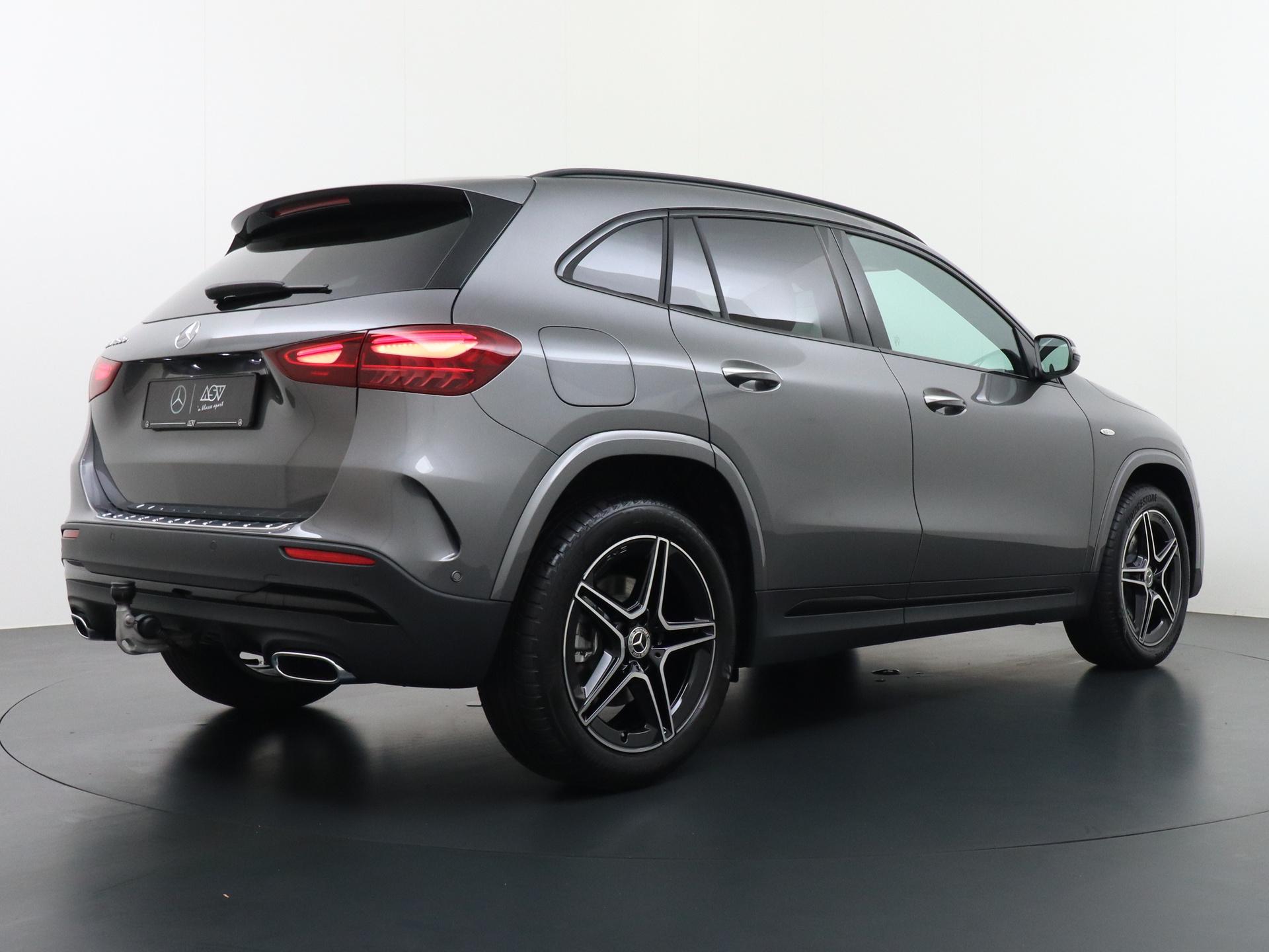 Mercedes-Benz GLA 250 e Business Solution AMG 4