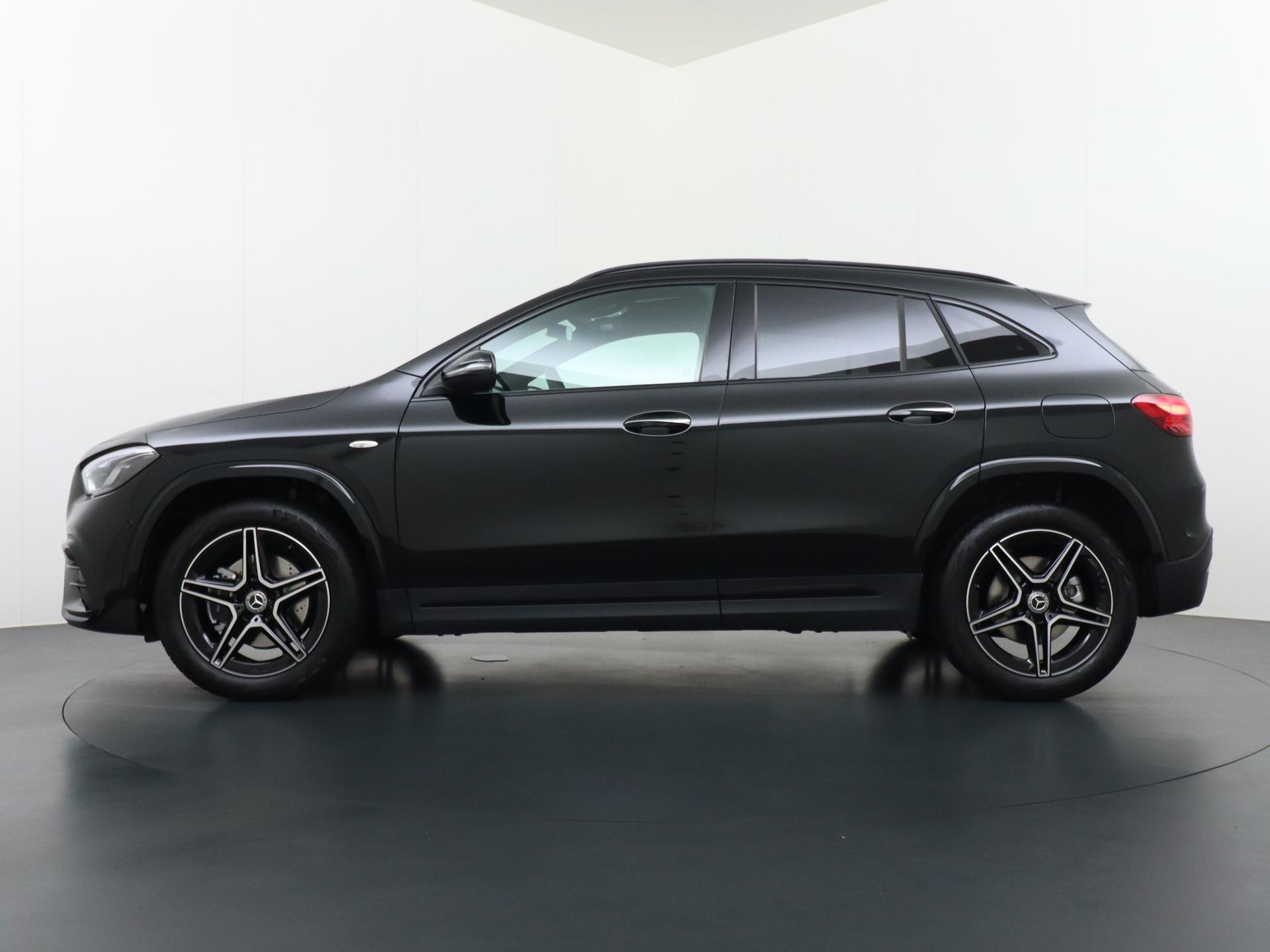 Mercedes-Benz GLA 250 e Business Solution AMG 1