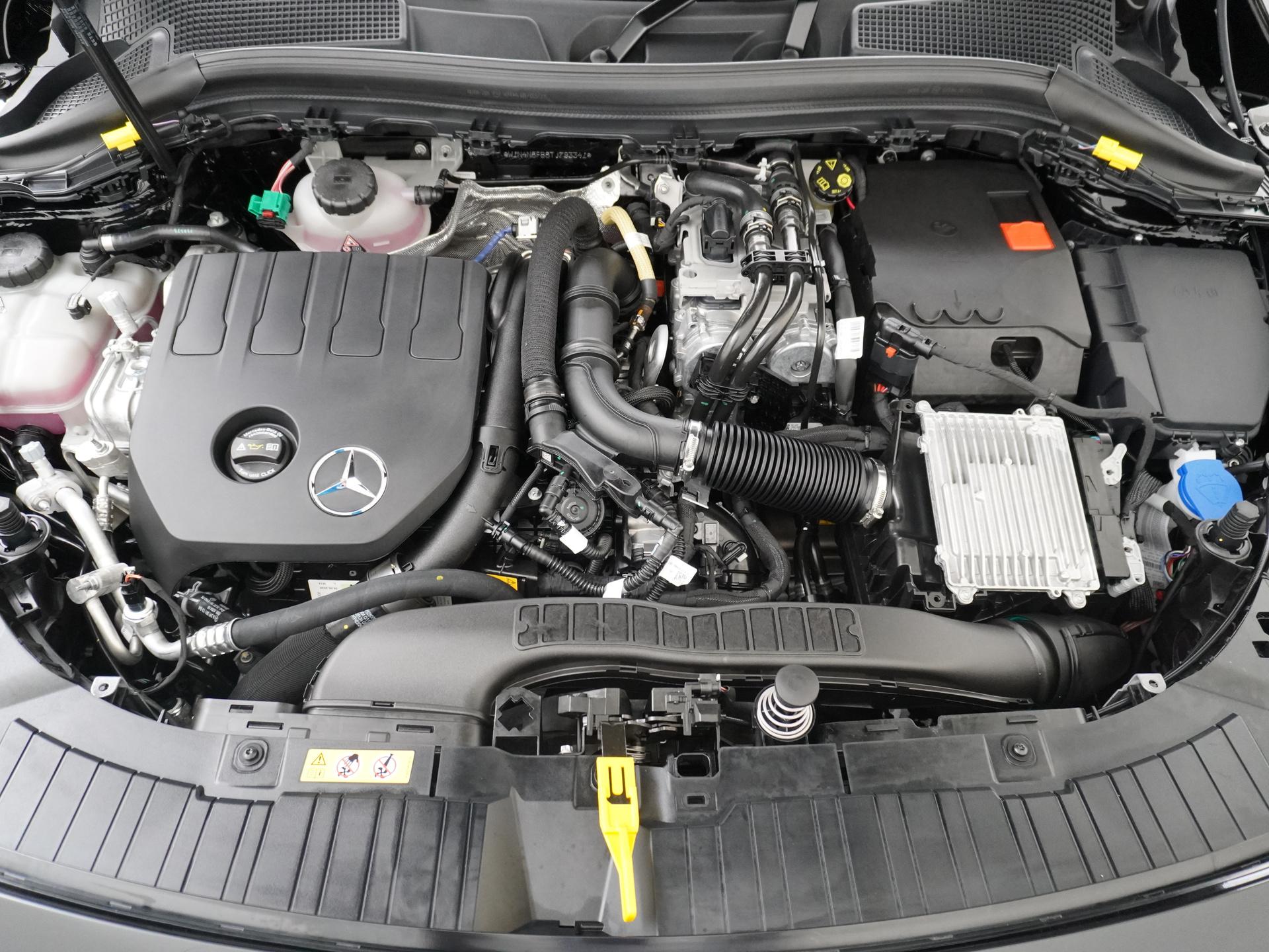 Mercedes-Benz GLA 250 e Business Solution AMG 16