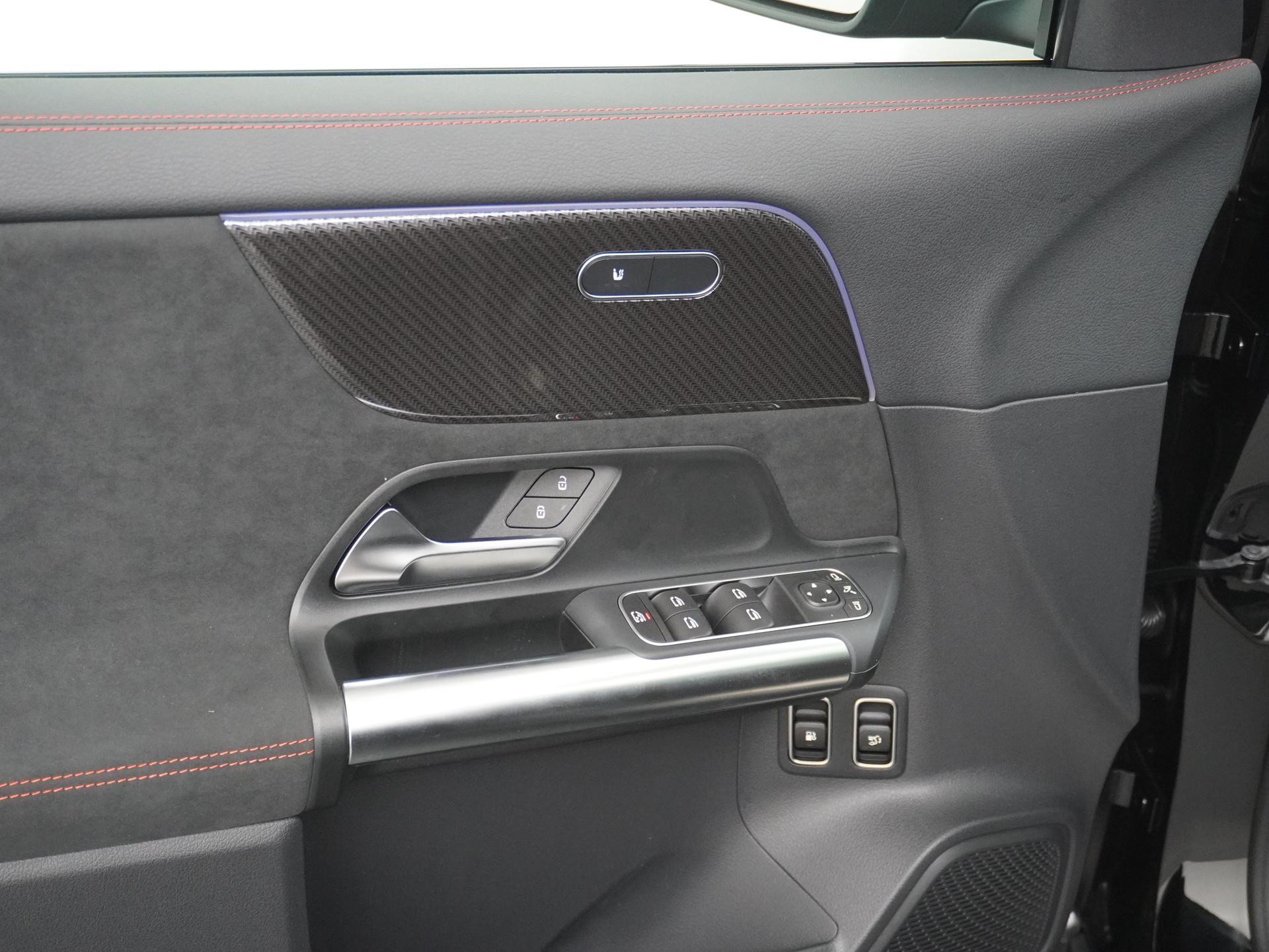 Mercedes-Benz GLA 250 e Business Solution AMG 17