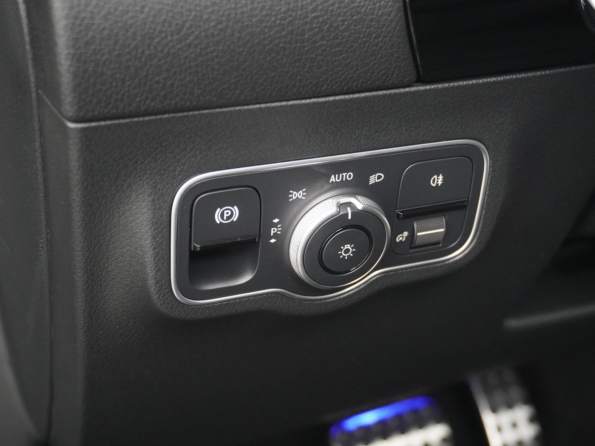 Mercedes-Benz GLA 250 e Business Solution AMG 27