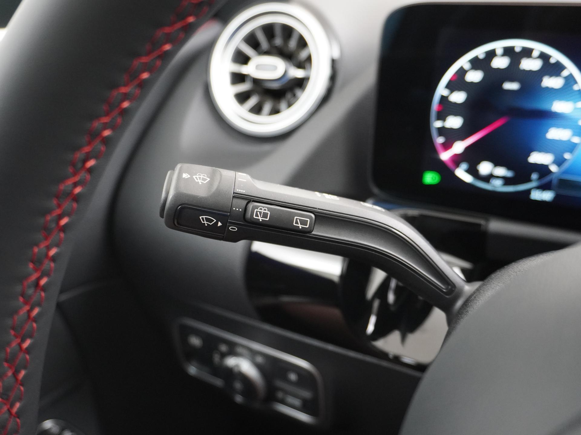 Mercedes-Benz GLA 250 e Business Solution AMG 28