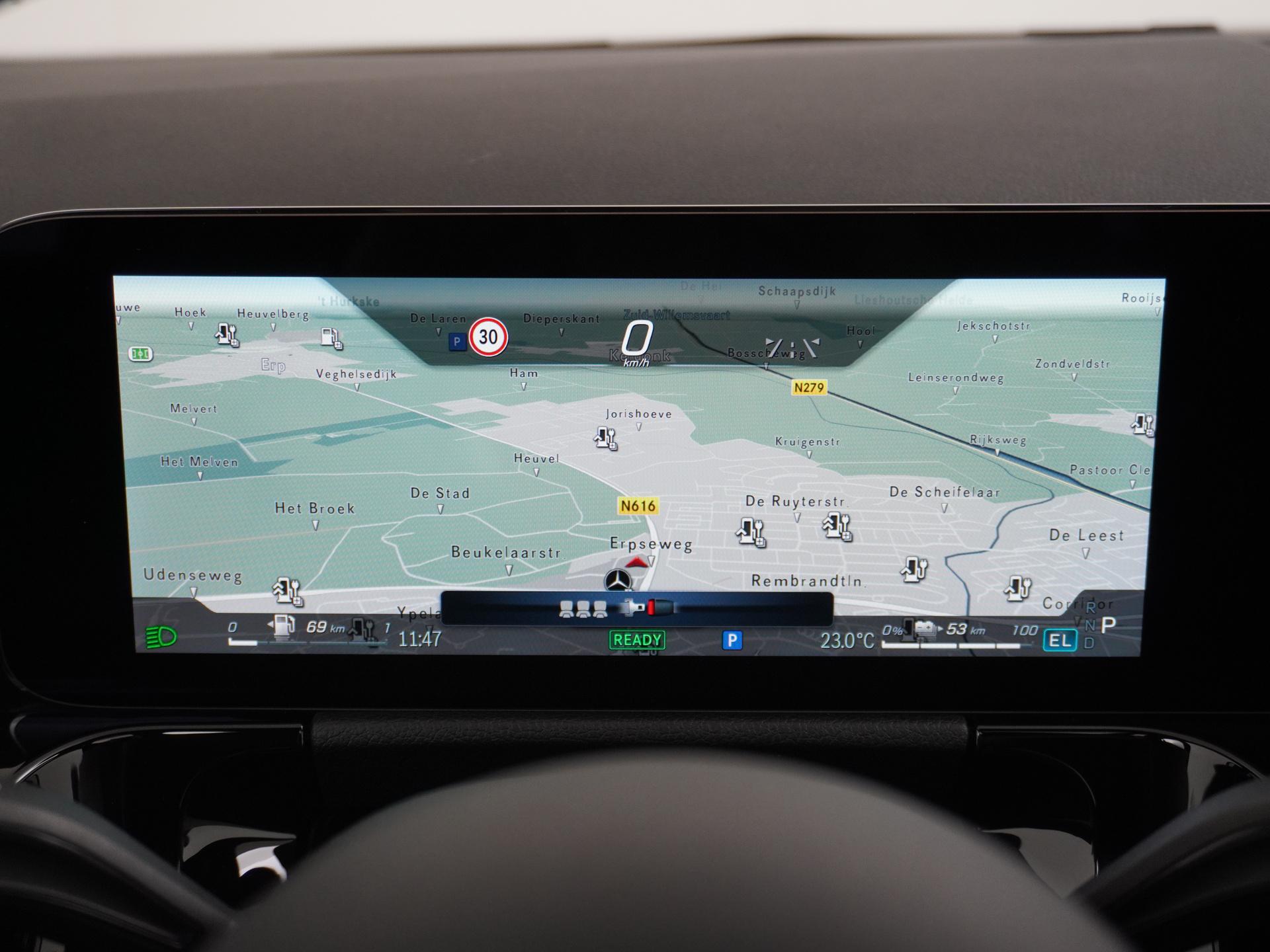 Mercedes-Benz GLA 250 e Business Solution AMG 33