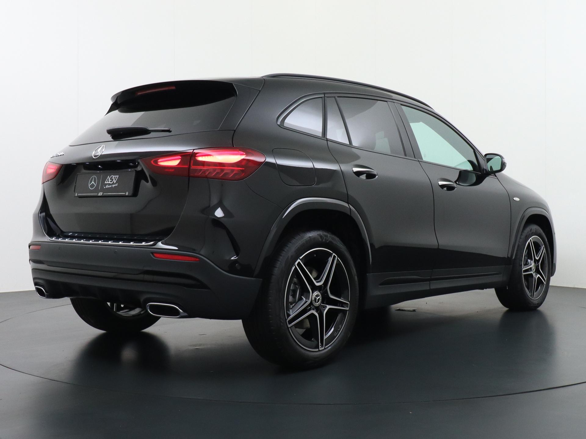 Mercedes-Benz GLA 250 e Business Solution AMG 4