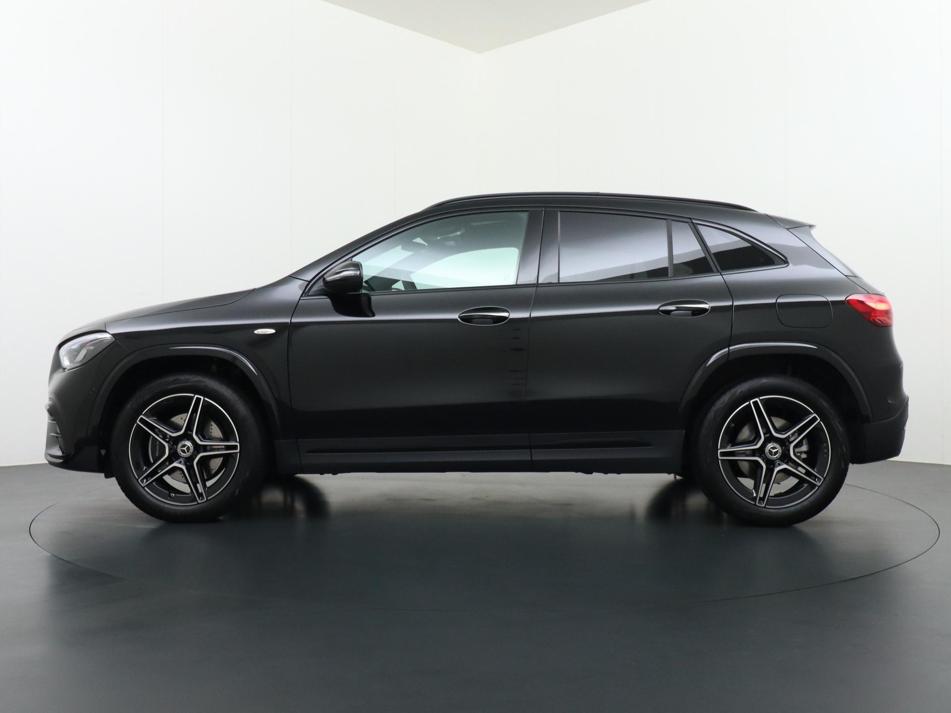 Mercedes-Benz GLA 250 e Business Solution AMG 1