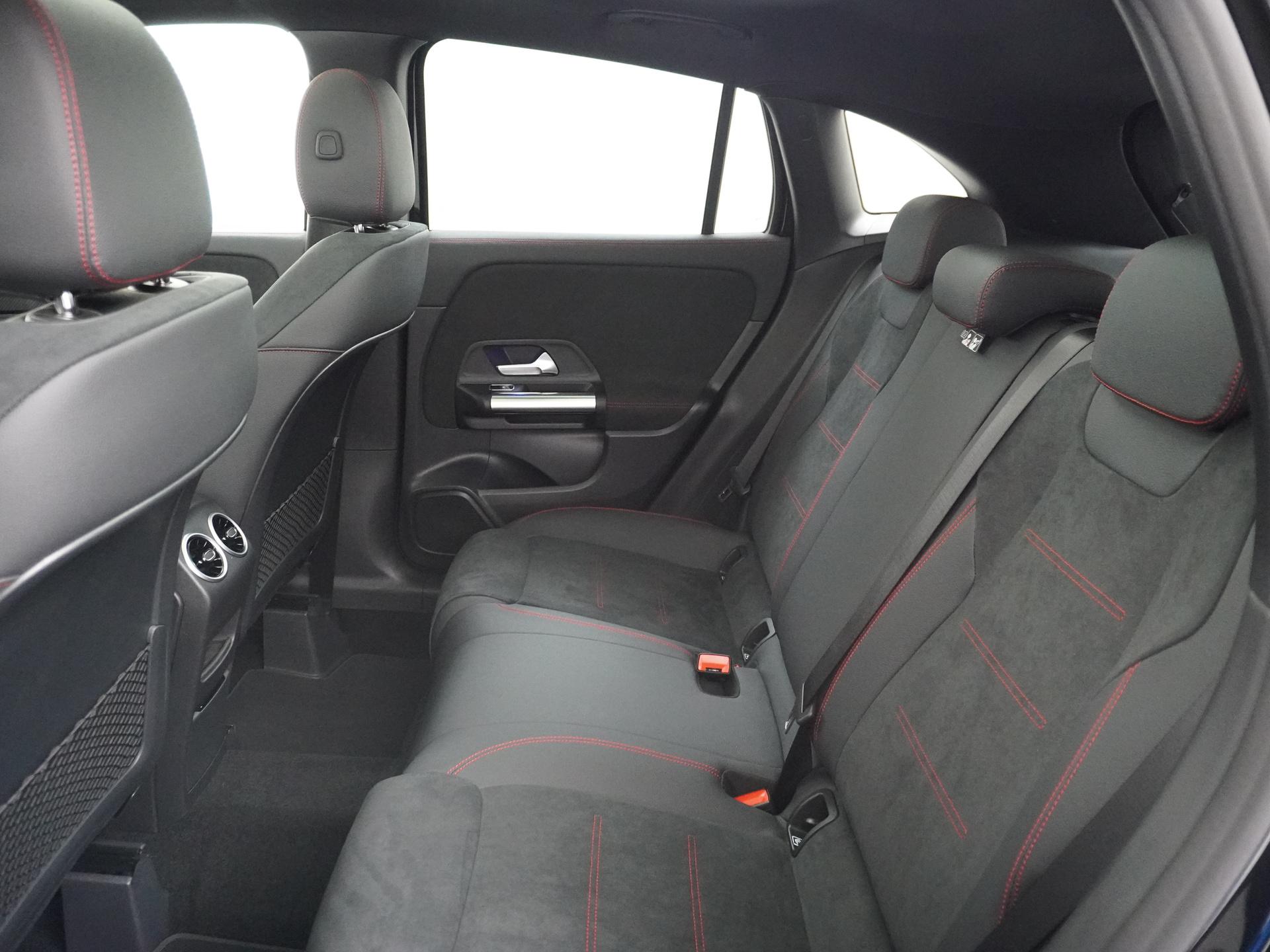 Mercedes-Benz GLA 250 e Business Solution AMG 24