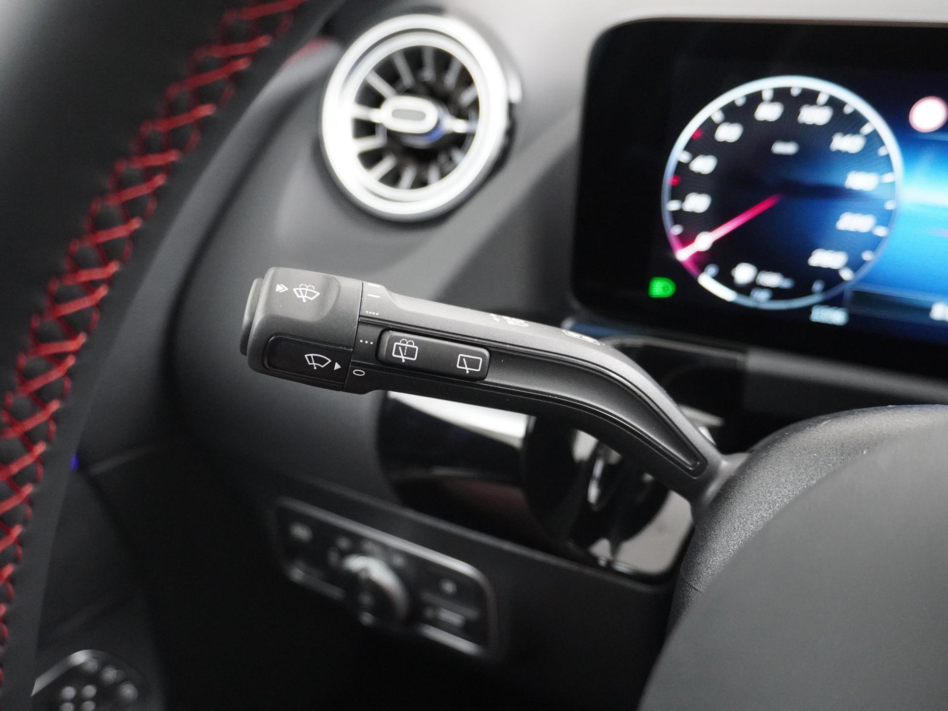 Mercedes-Benz GLA 250 e Business Solution AMG 30