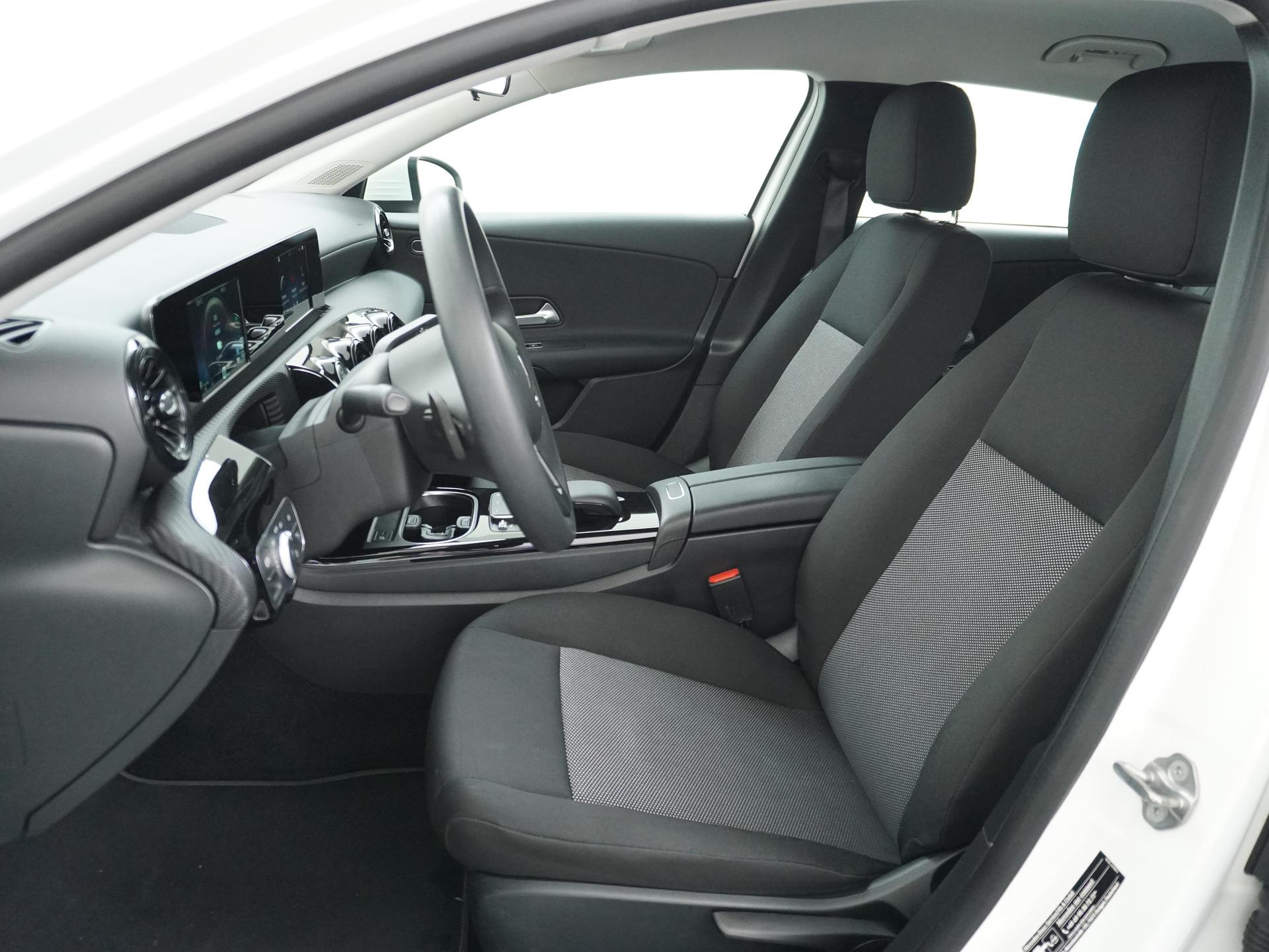 Mercedes-Benz A-Klasse 250 e 13