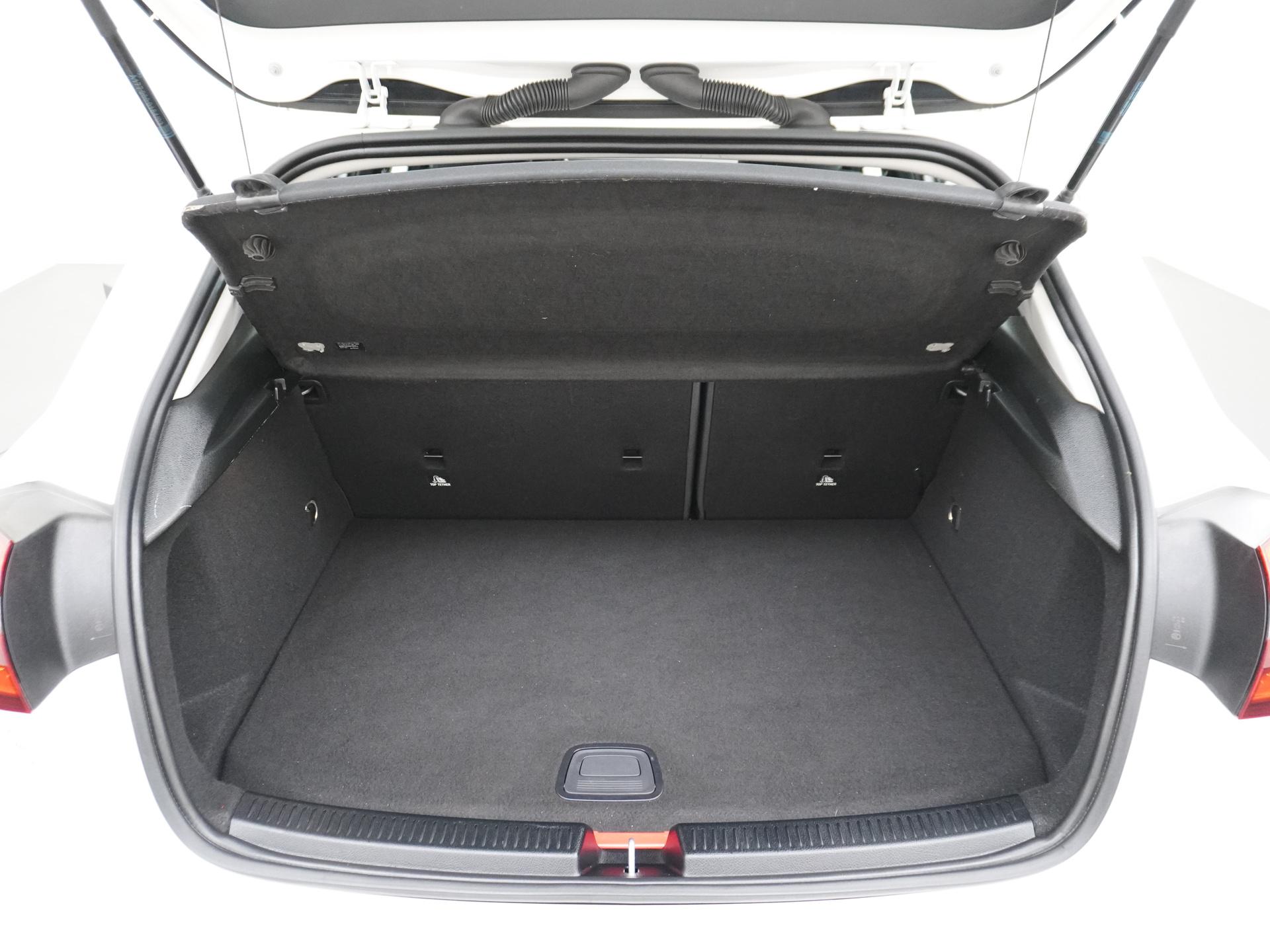 Mercedes-Benz A-Klasse 250 e 24