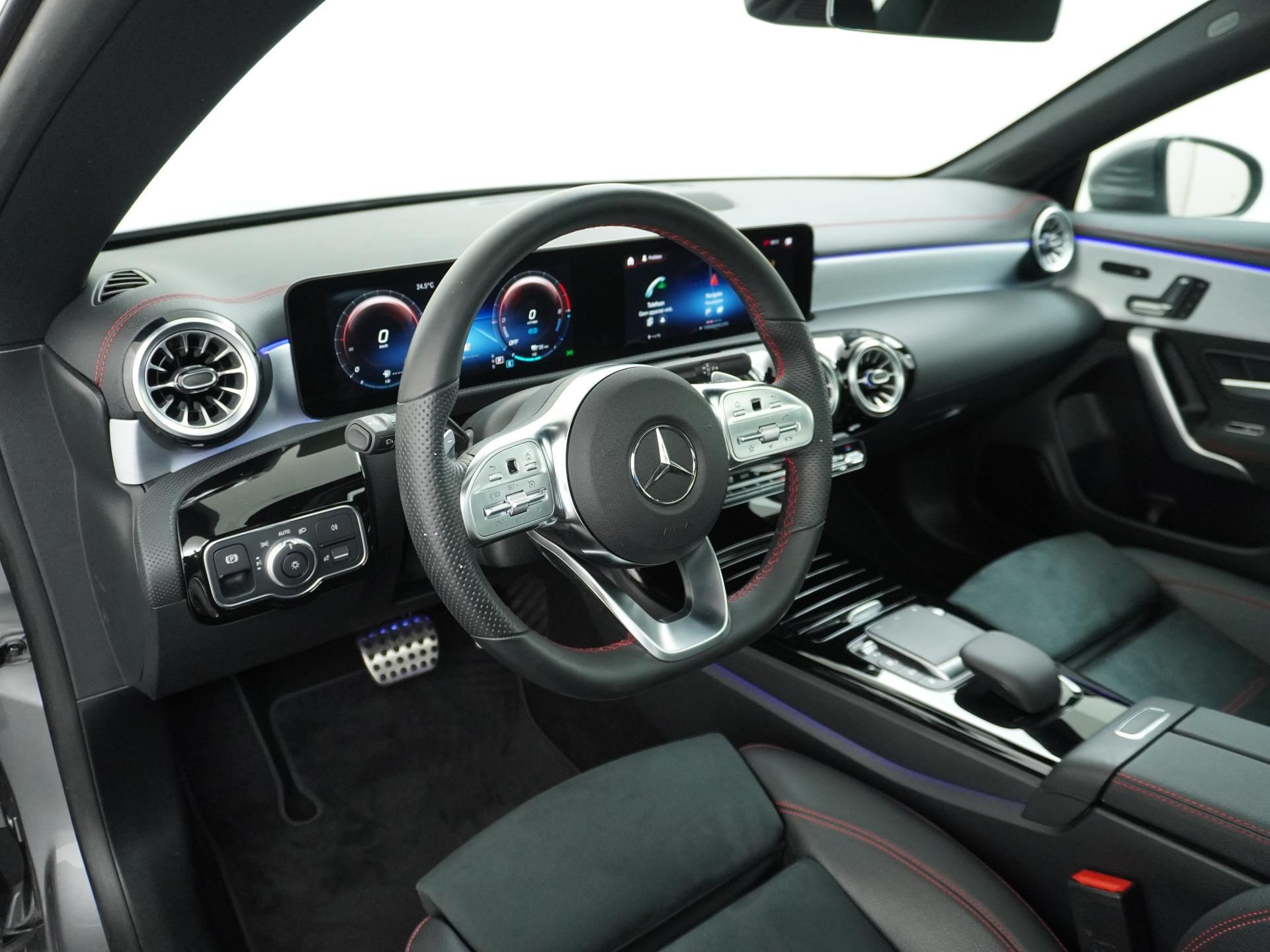 Mercedes-Benz CLA-Klasse 250 e AMG Premium Plus 1