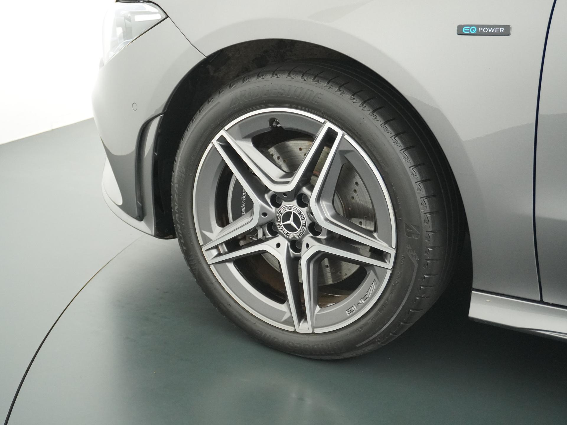 Mercedes-Benz CLA-Klasse 250 e AMG Premium Plus 11