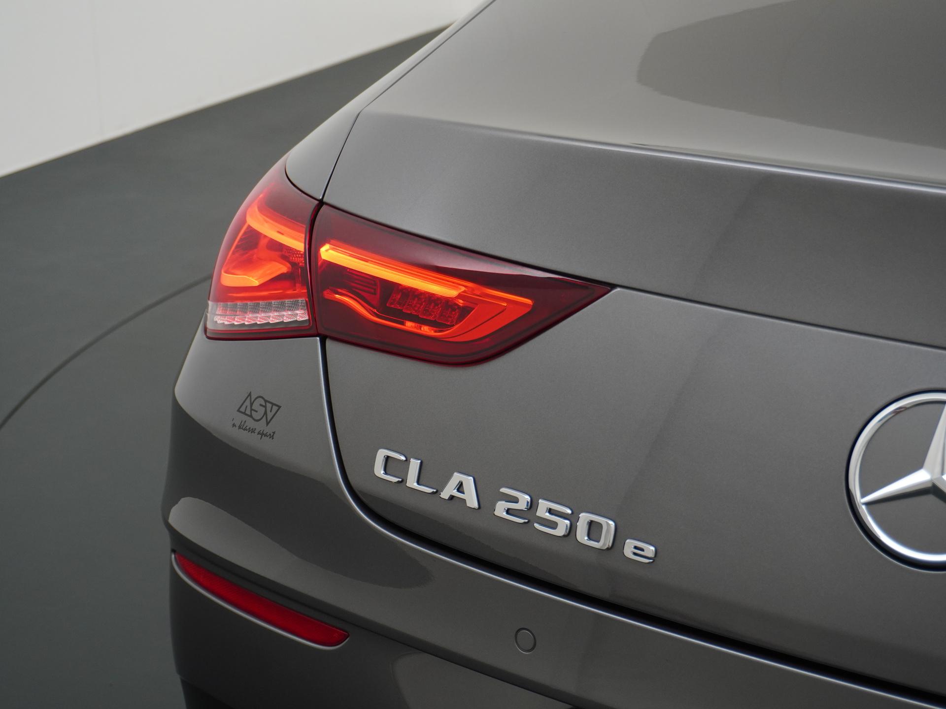 Mercedes-Benz CLA-Klasse 250 e AMG Premium Plus 17