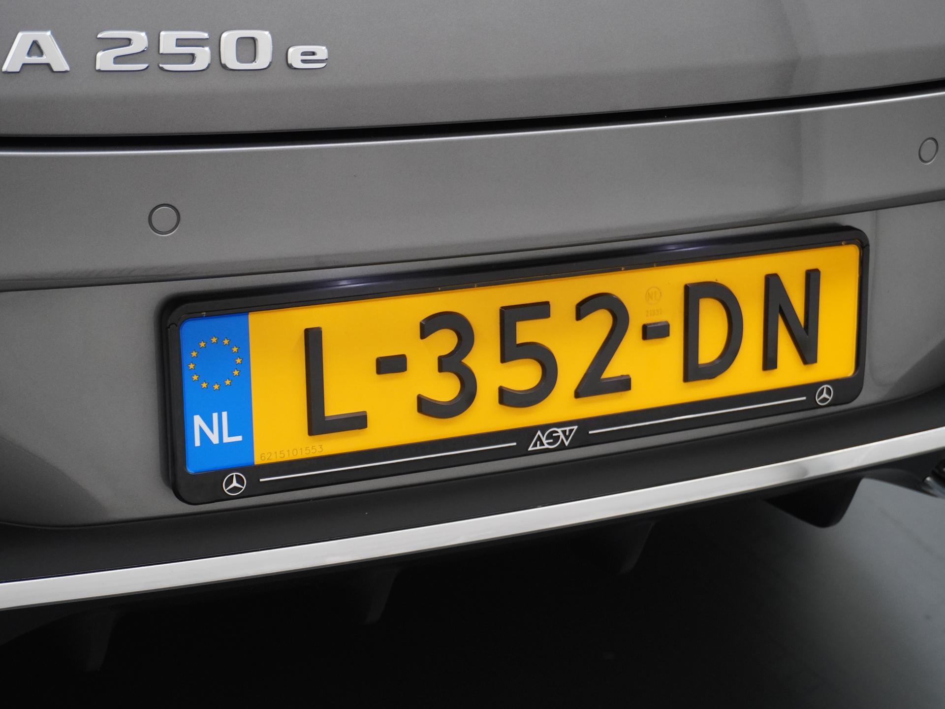 Mercedes-Benz CLA-Klasse 250 e AMG Premium Plus 18