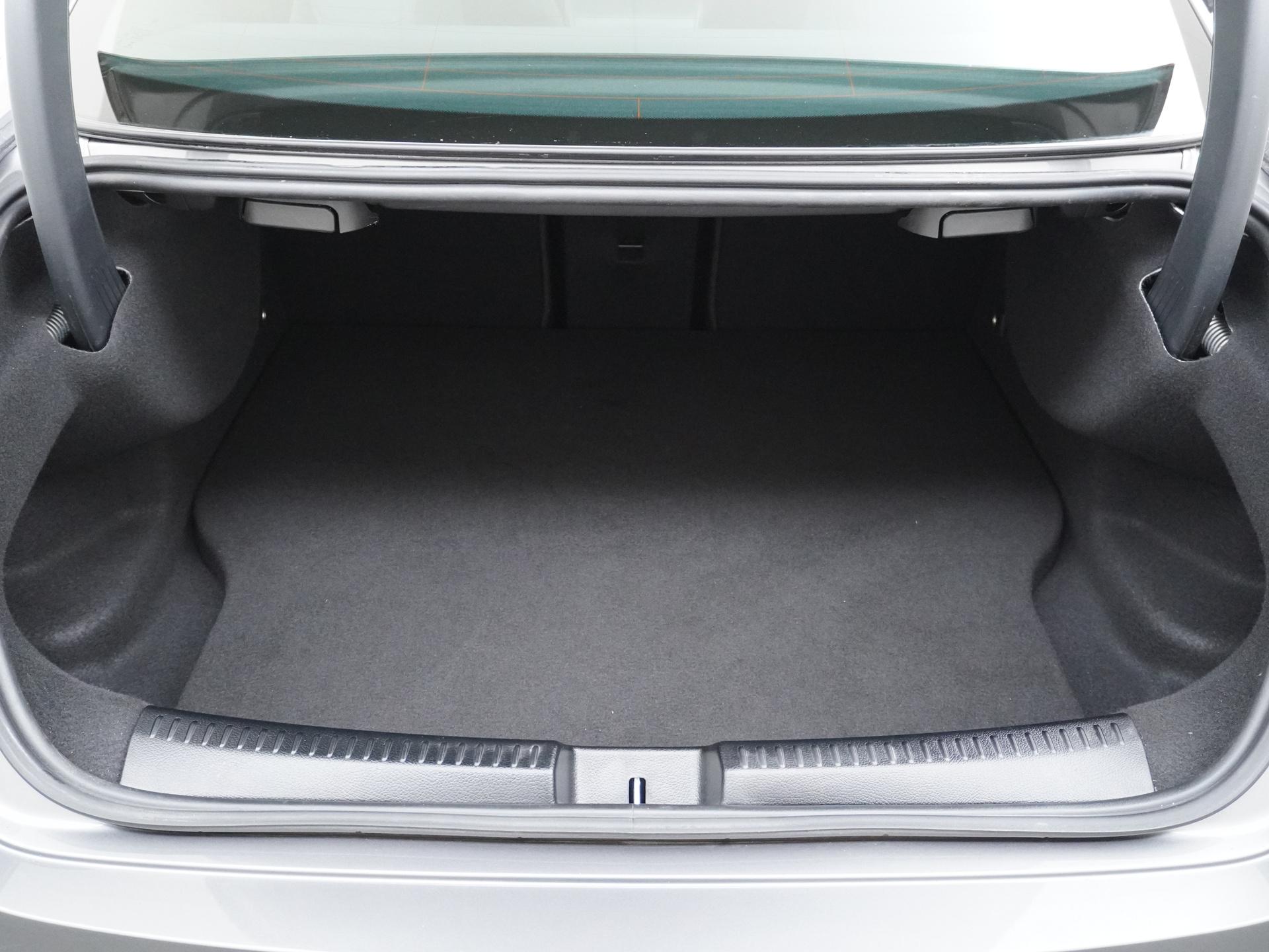 Mercedes-Benz CLA-Klasse 250 e AMG Premium Plus 19