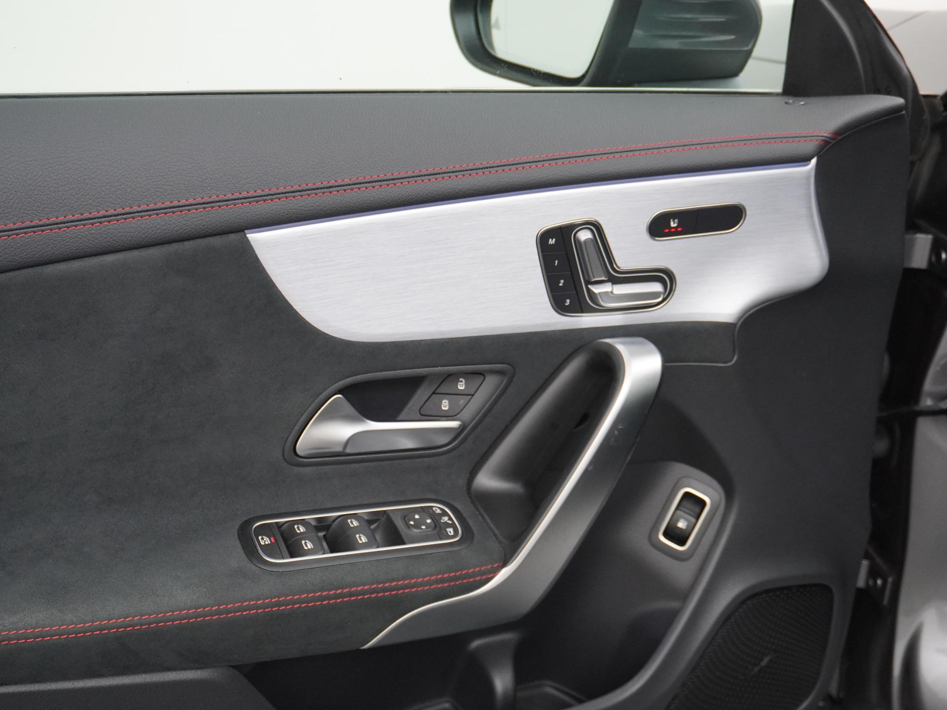 Mercedes-Benz CLA-Klasse 250 e AMG Premium Plus 22