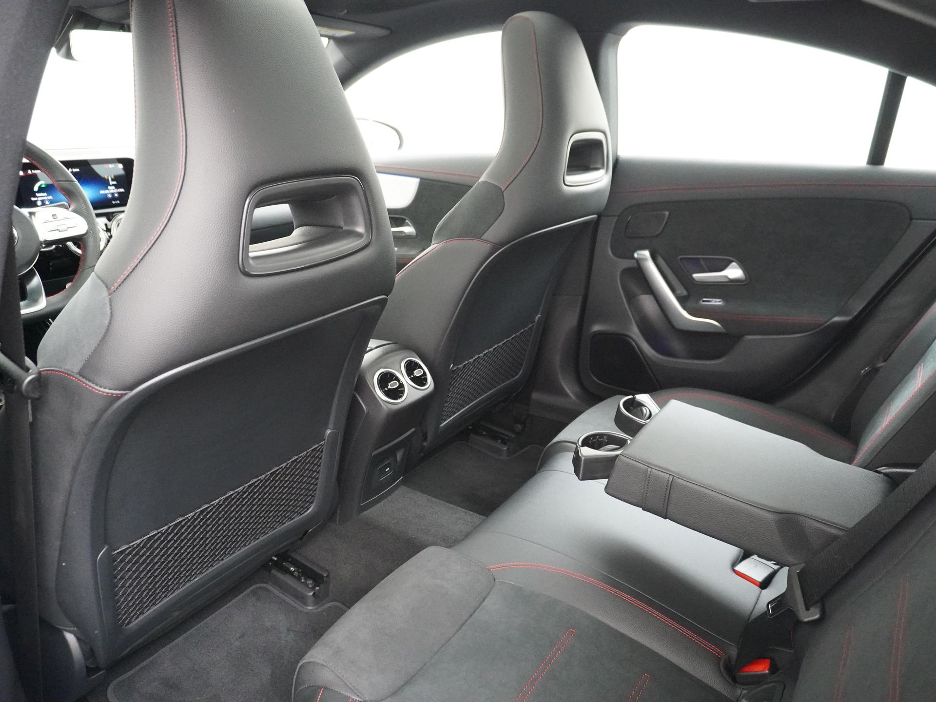 Mercedes-Benz CLA-Klasse 250 e AMG Premium Plus 23