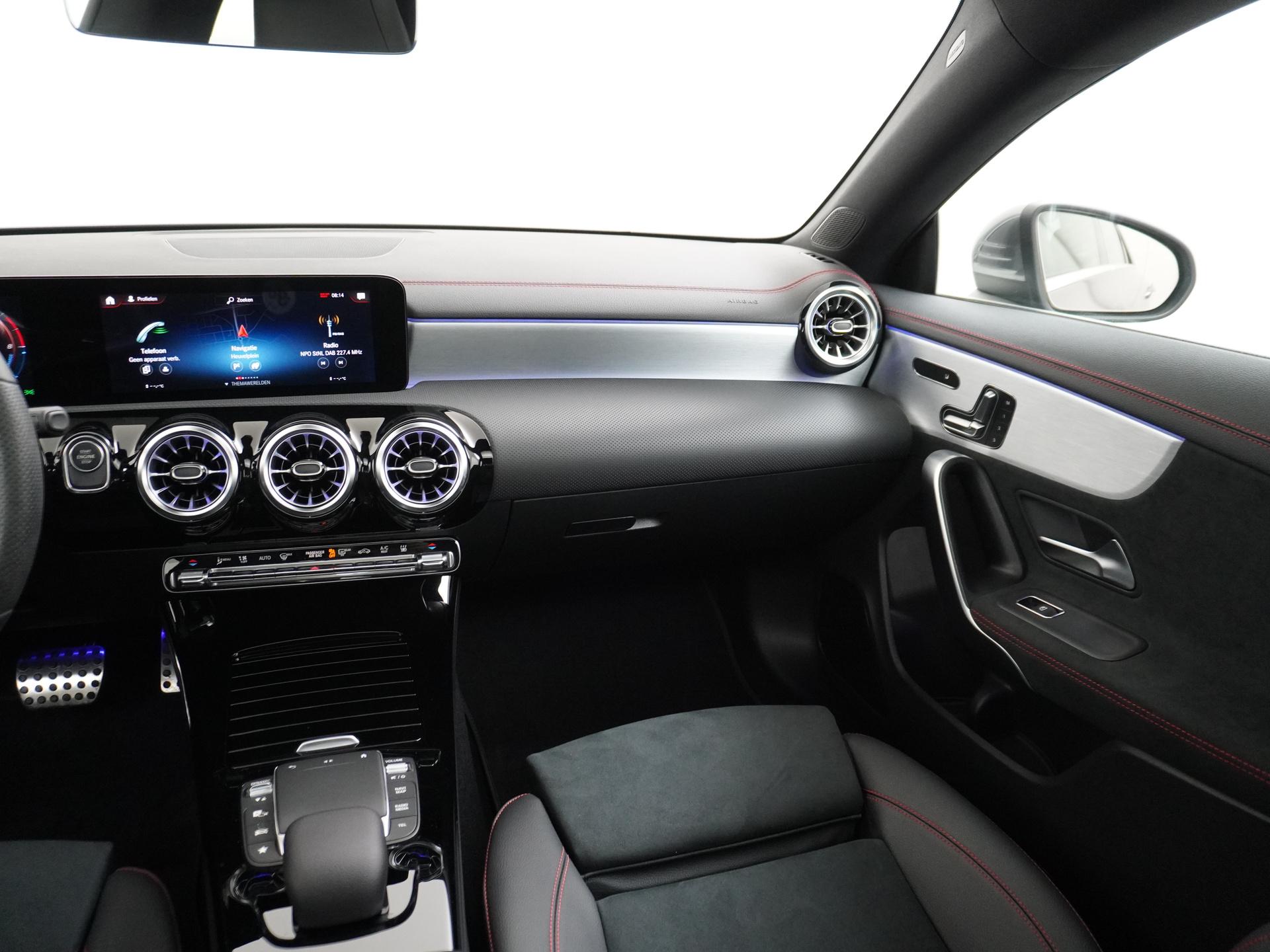 Mercedes-Benz CLA-Klasse 250 e AMG Premium Plus 27