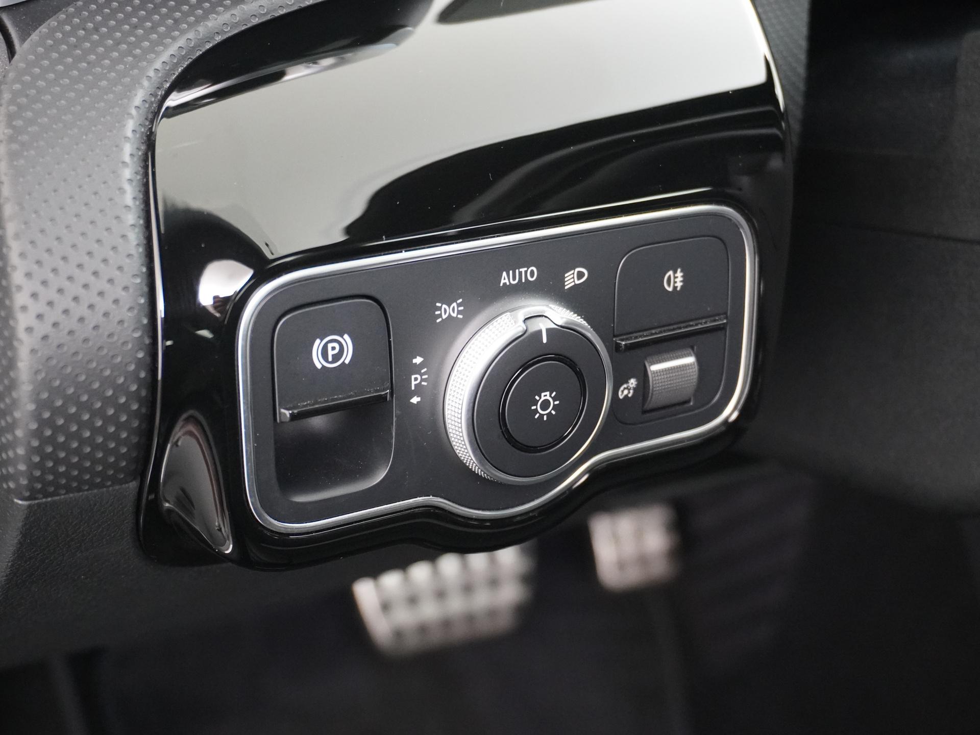 Mercedes-Benz CLA-Klasse 250 e AMG Premium Plus 28