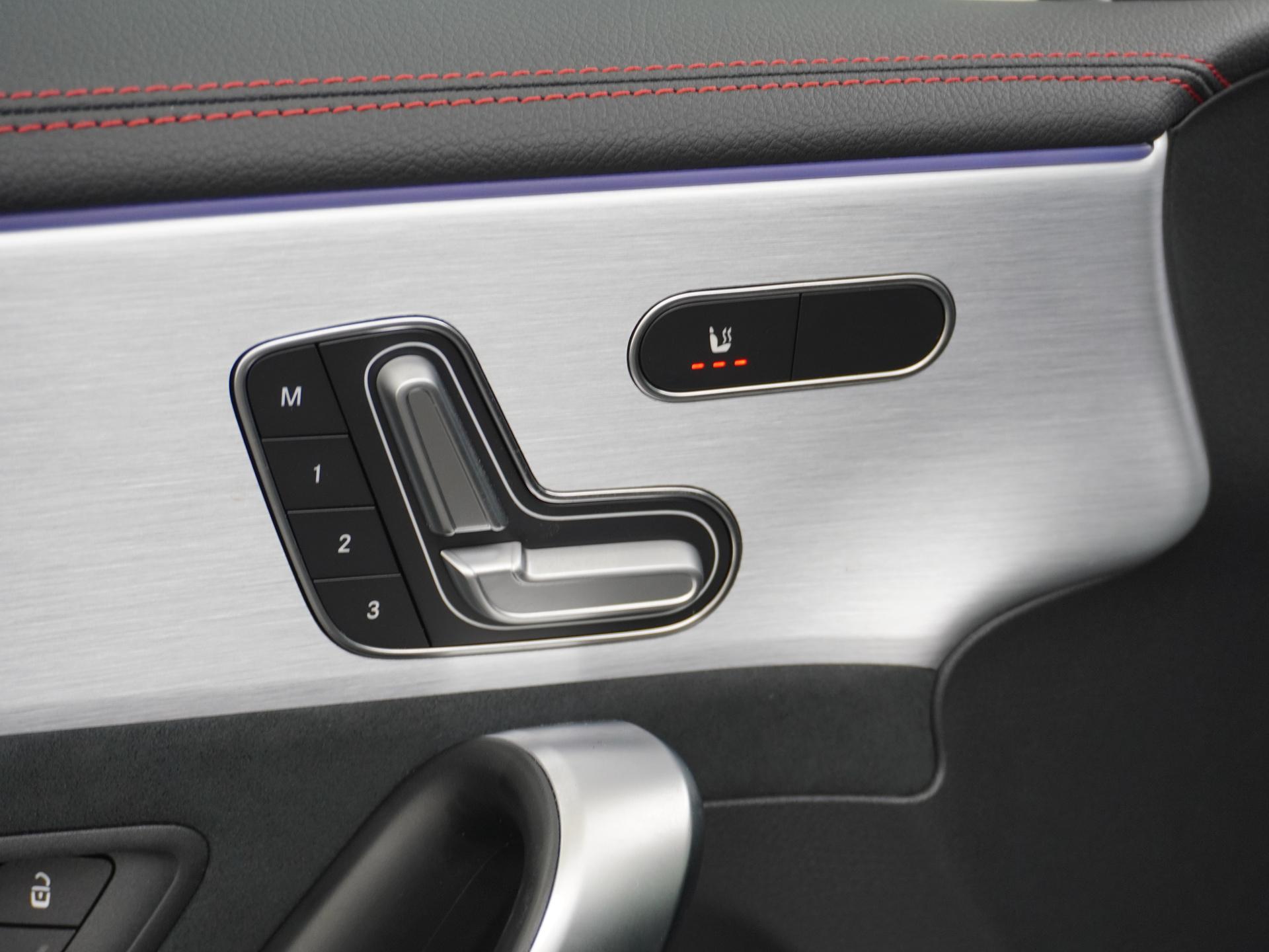 Mercedes-Benz CLA-Klasse 250 e AMG Premium Plus 3