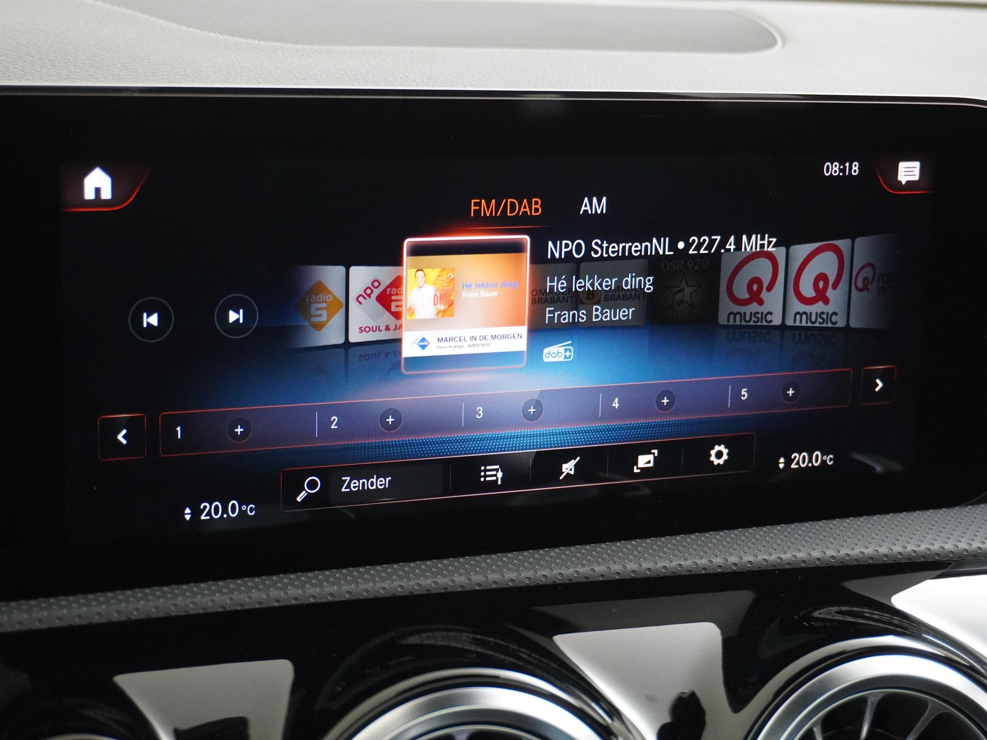 Mercedes-Benz CLA-Klasse 250 e AMG Premium Plus 39