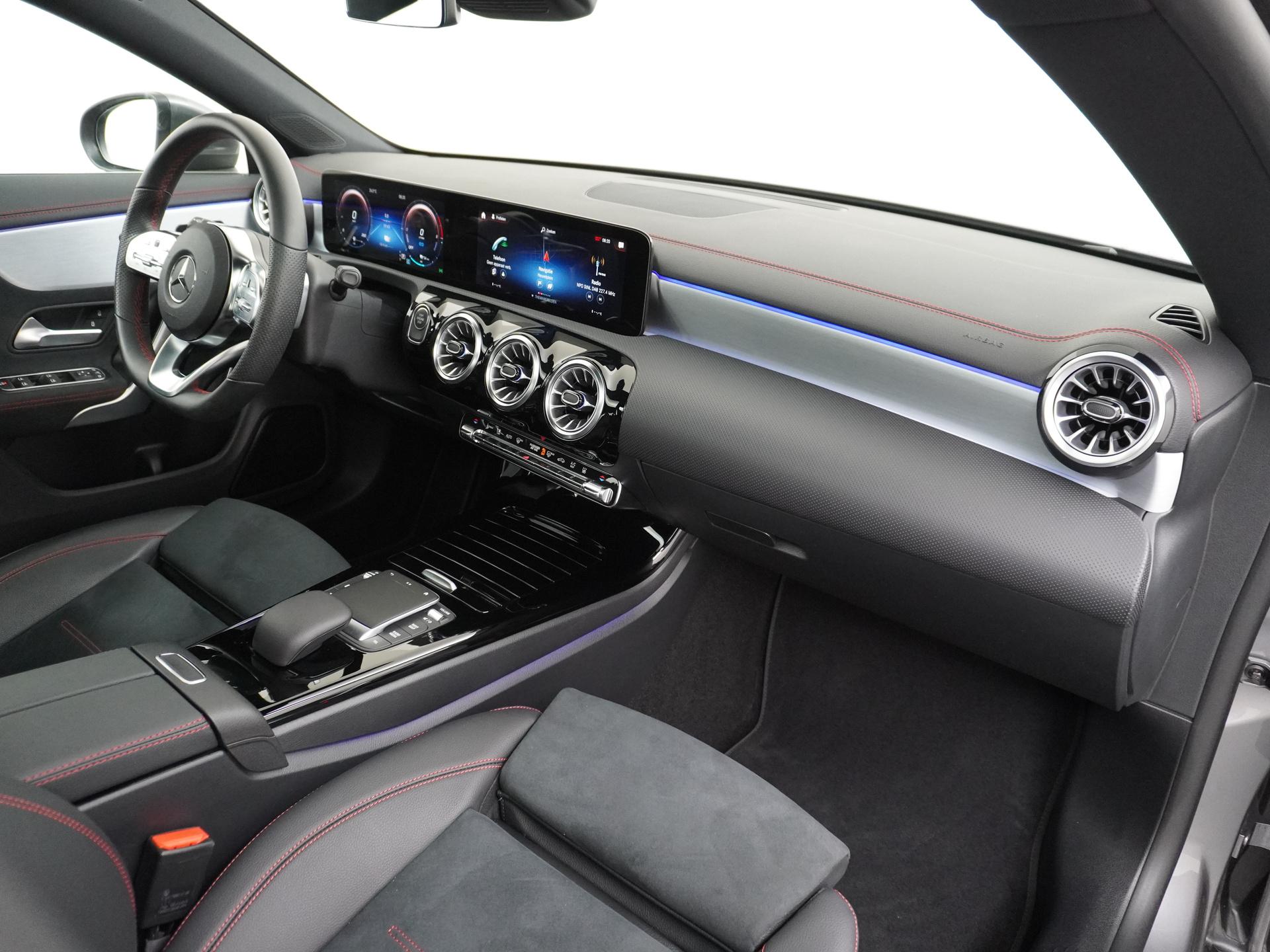 Mercedes-Benz CLA-Klasse 250 e AMG Premium Plus 46