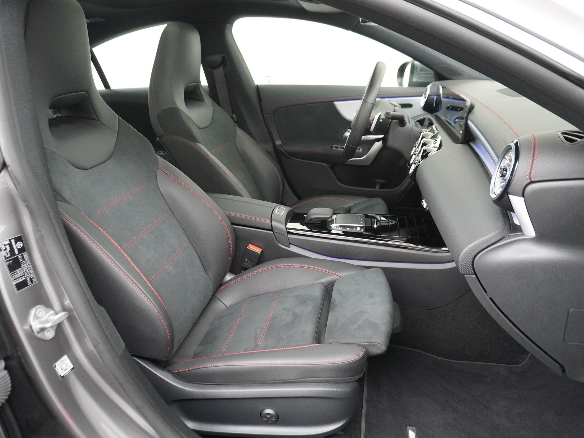 Mercedes-Benz CLA-Klasse 250 e AMG Premium Plus 47