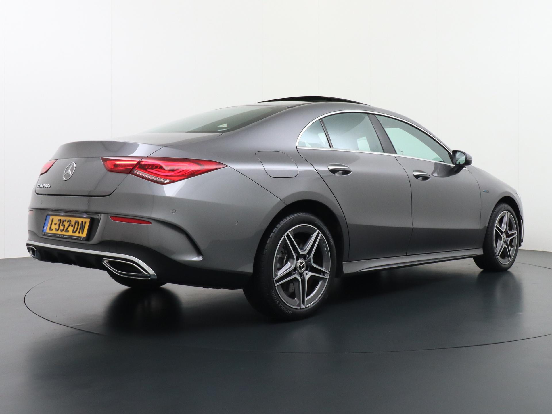 Mercedes-Benz CLA-Klasse 250 e AMG Premium Plus 7