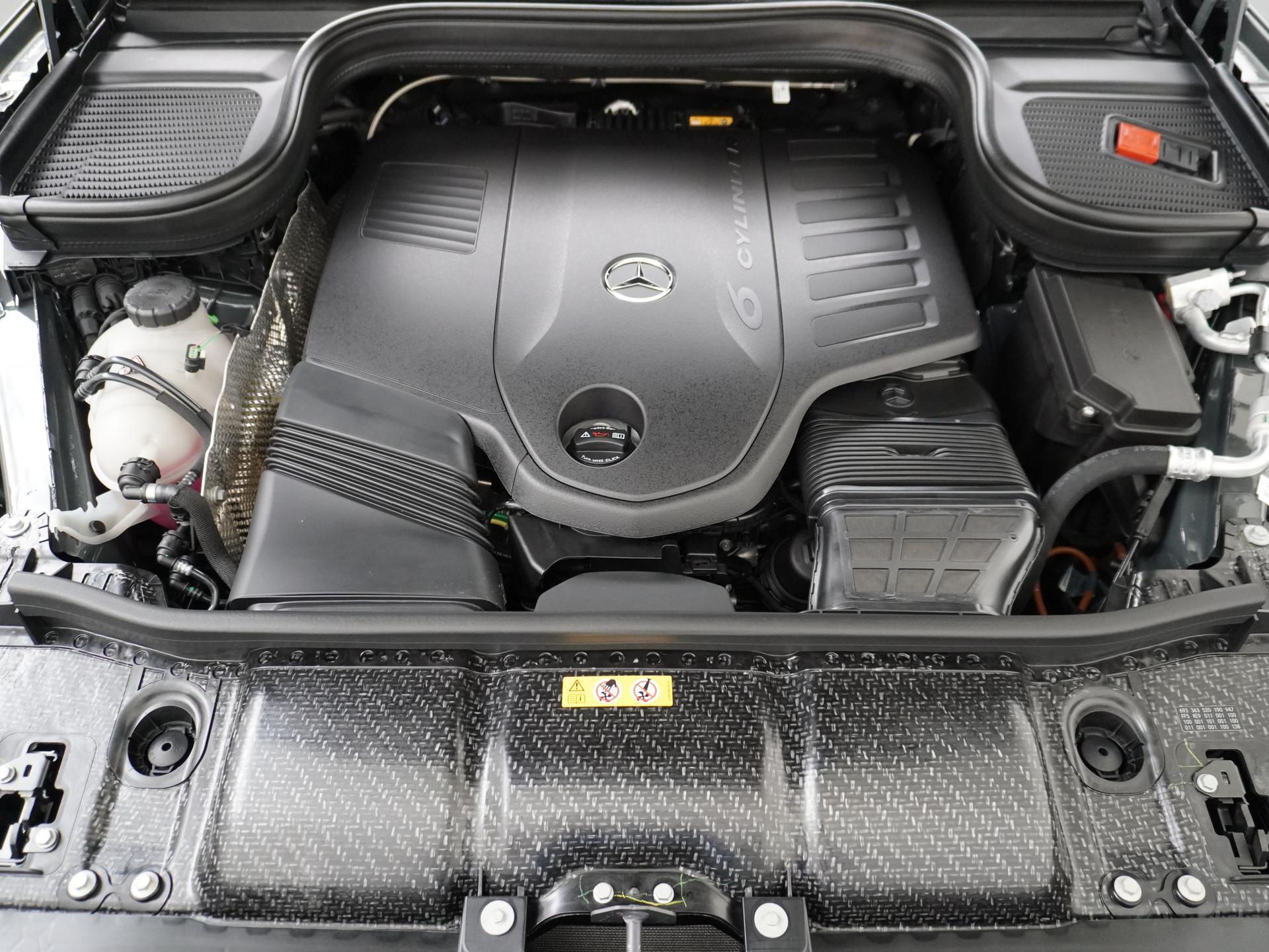 Mercedes-Benz GLS 450 4MATIC AMG Line 17