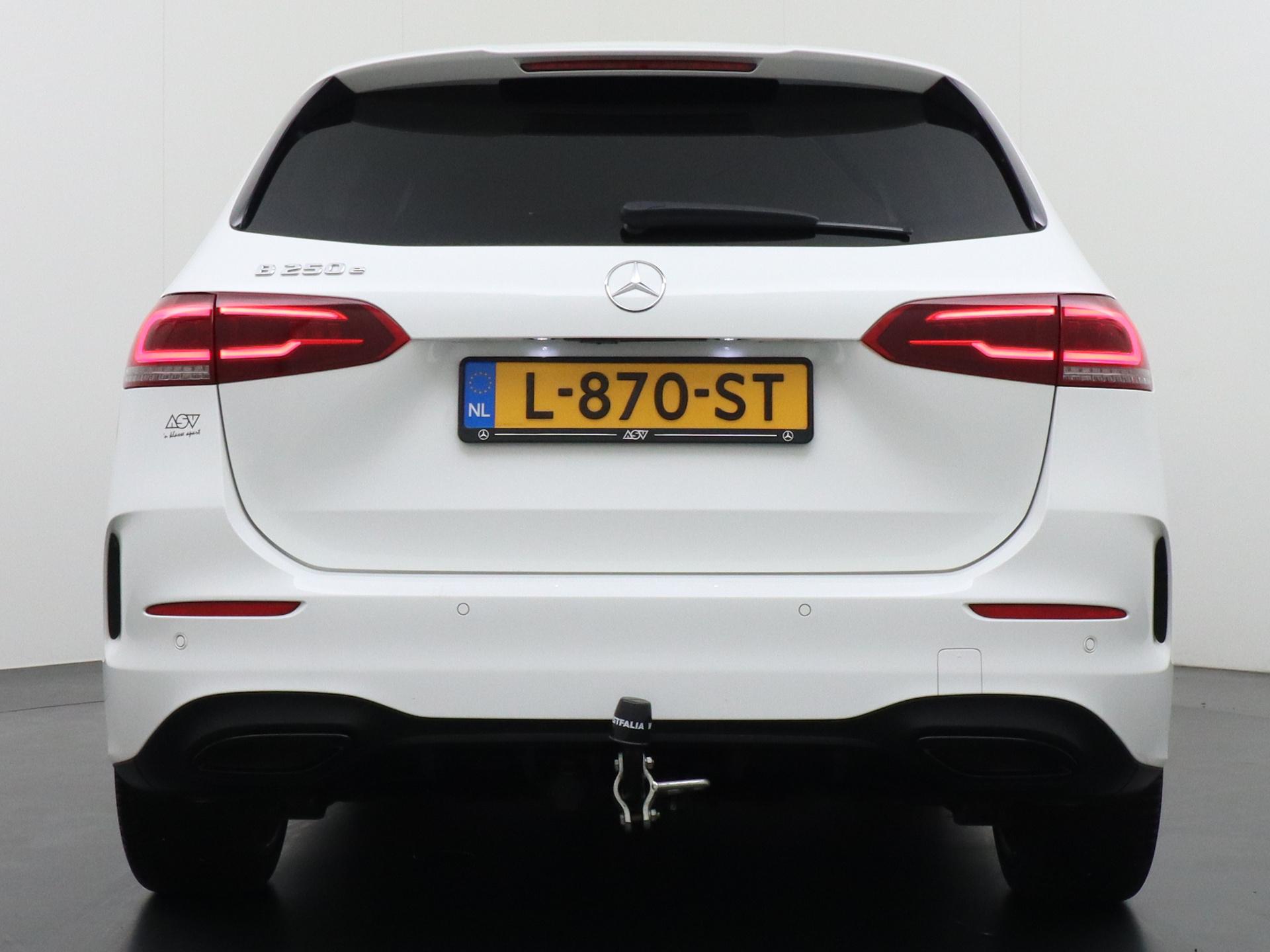 Mercedes-Benz B-Klasse 250 e AMG 3