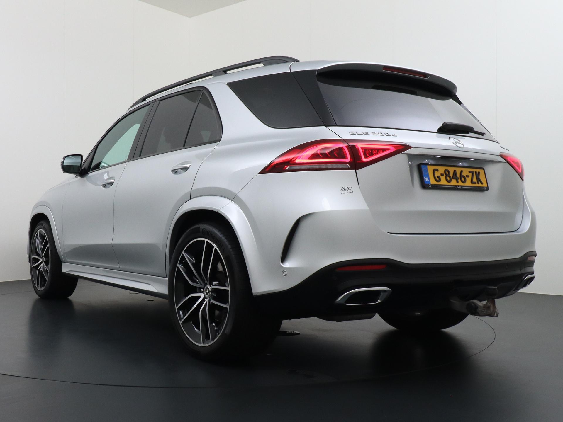 Mercedes-Benz GLE 300 d 4MATIC AMG Premium Plus 2