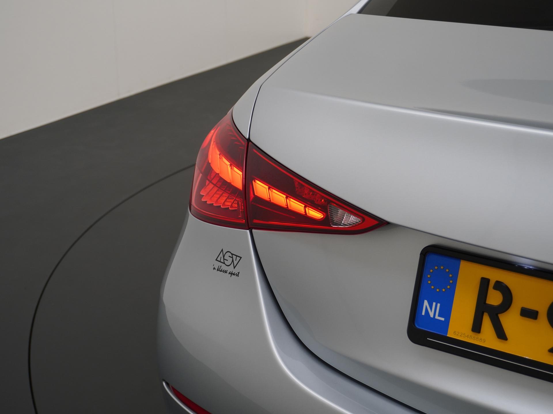 Mercedes-Benz C-Klasse 200 AMG Launch Edition 14