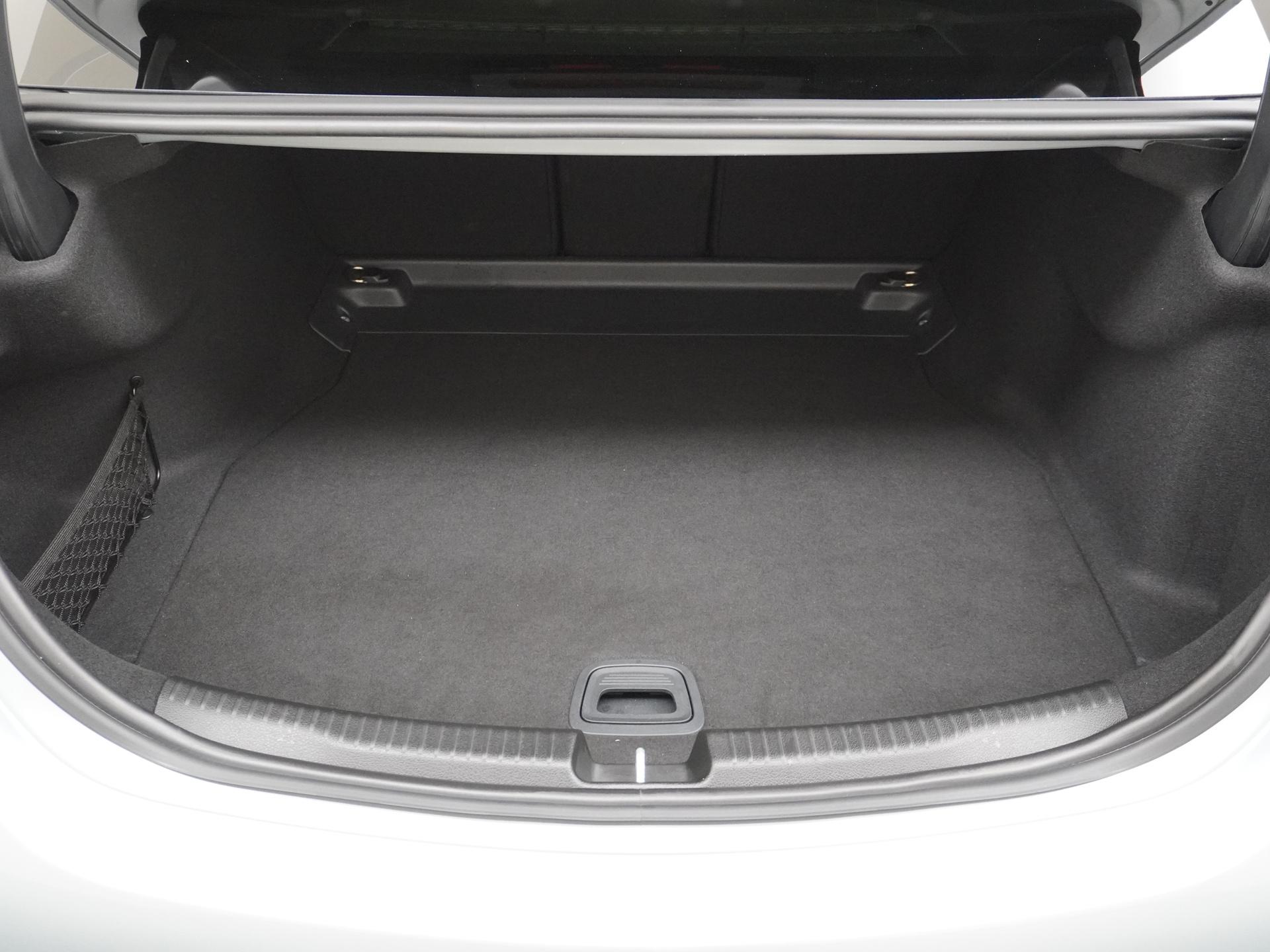 Mercedes-Benz C-Klasse 200 AMG Launch Edition 16